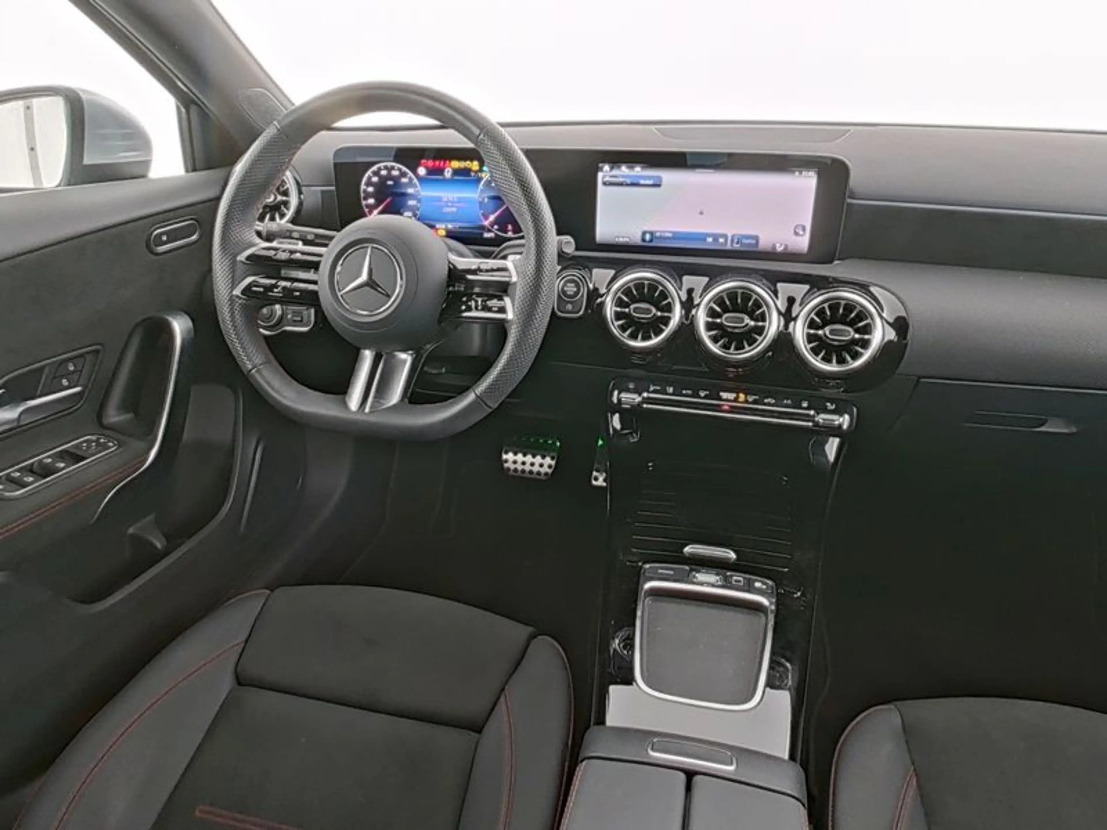 Mercedes-Benz A 220 d AMG-Sport/LED/Cam/Stdhz/Keyl/Ambiente/18 — photo 7