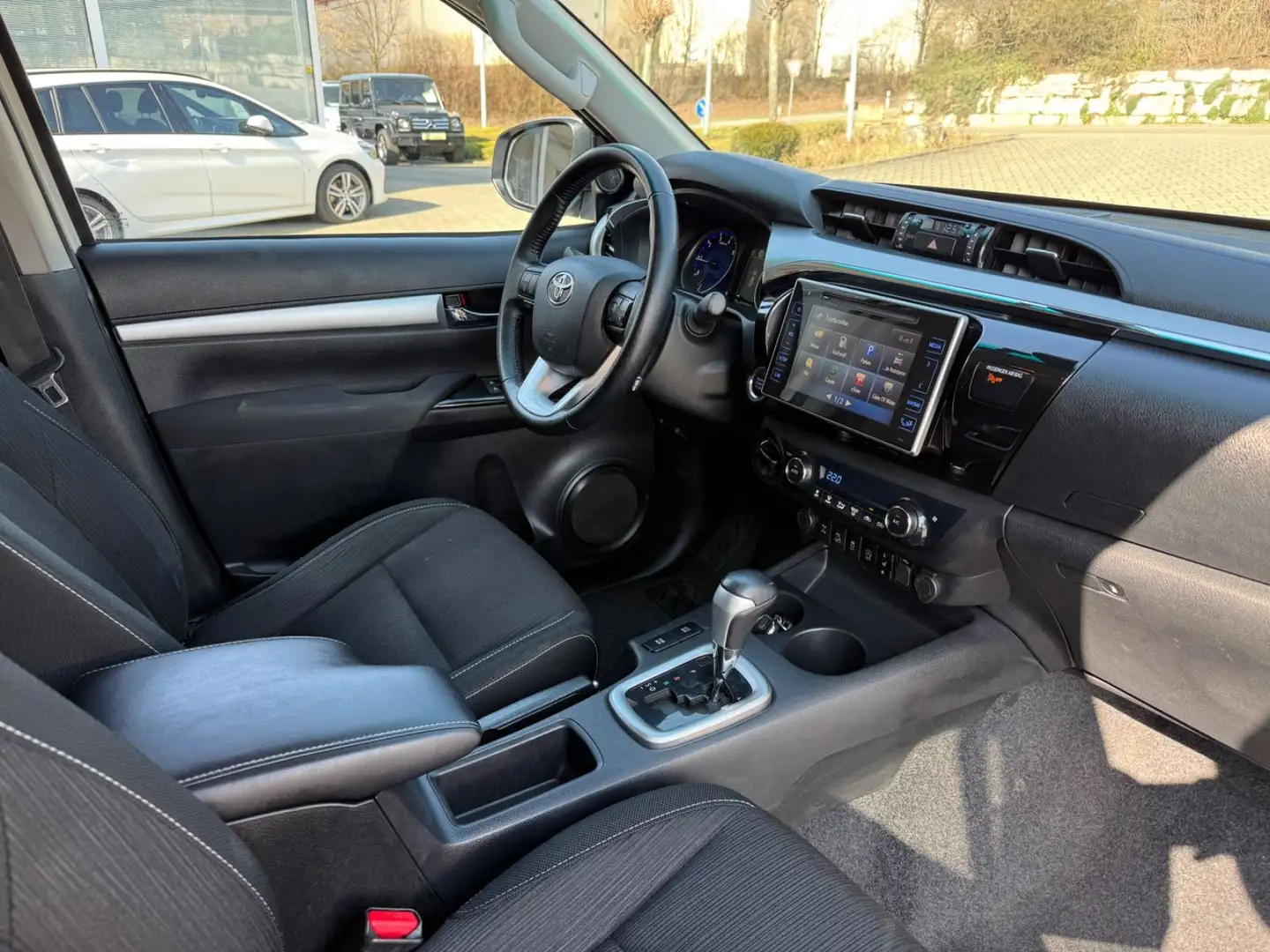 Toyota Hilux Double Cab Duty Comfort 4x4 2.4 Aut. AHK Blanc - 2