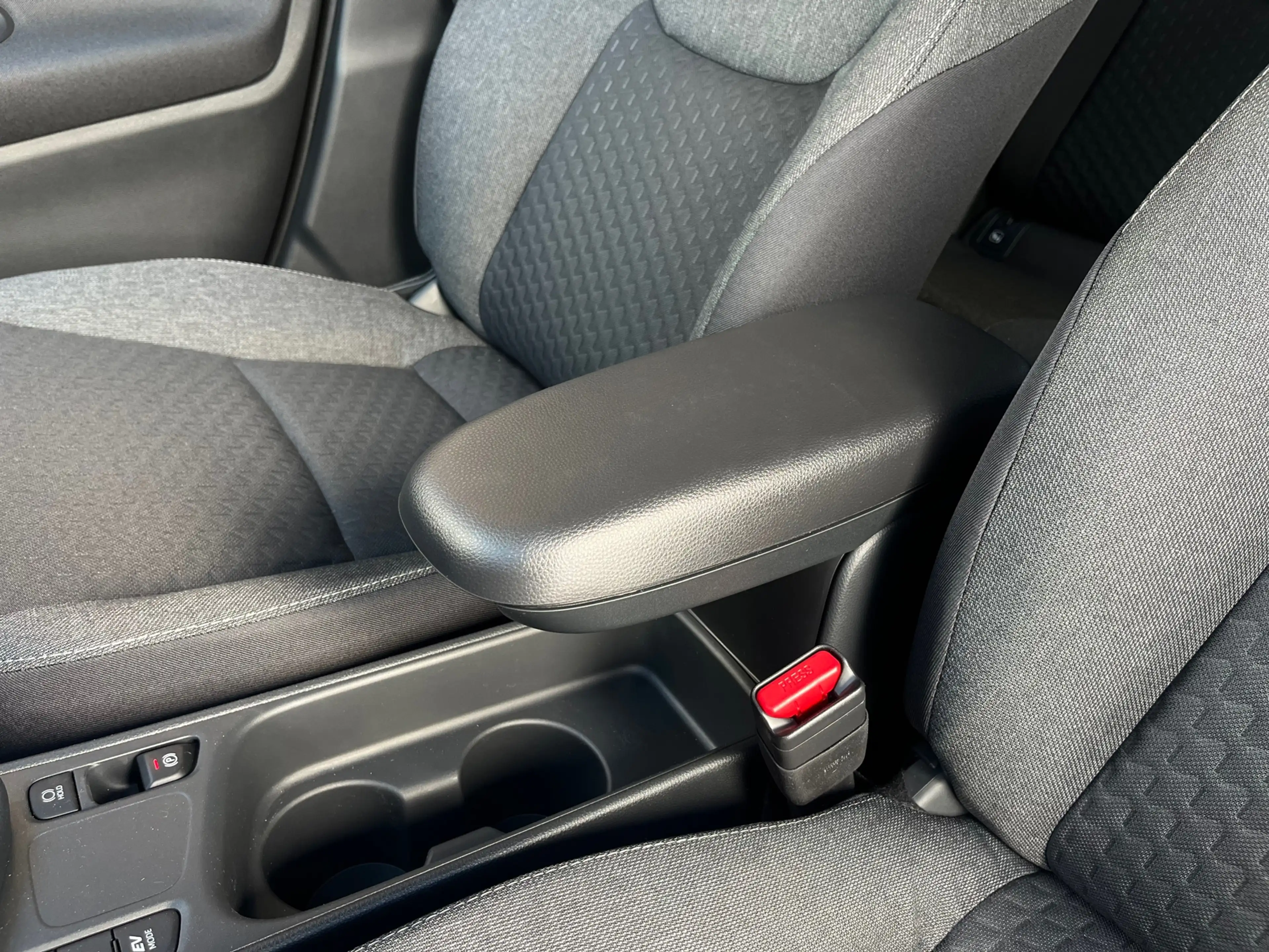 Toyota Yaris Cross 1.5 Hybrid 130 Dynamic | Trekhaak | Adaptive | LED — photo 28
