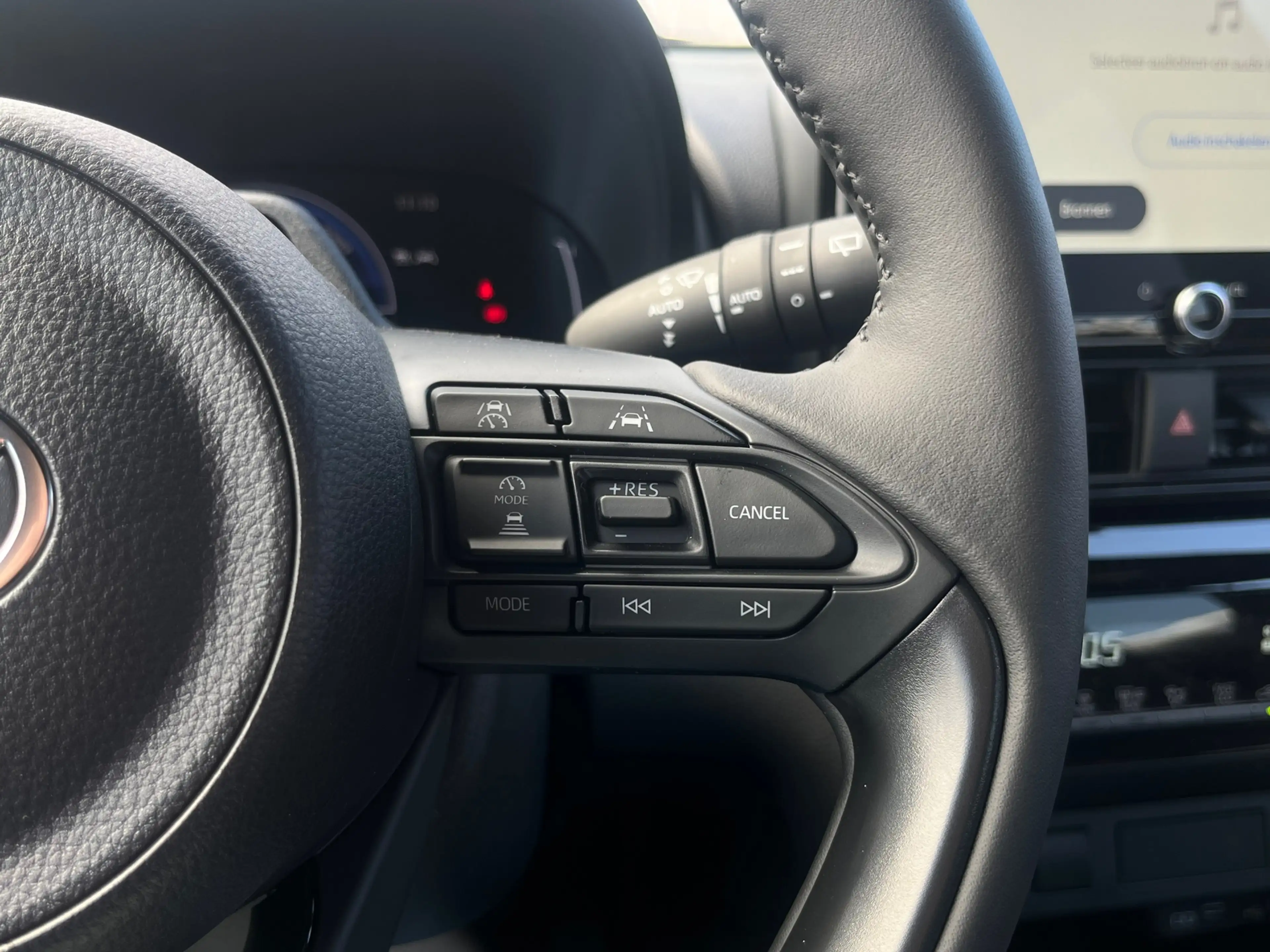 Toyota Yaris Cross 1.5 Hybrid 130 Dynamic | Trekhaak | Adaptive | LED — photo 14