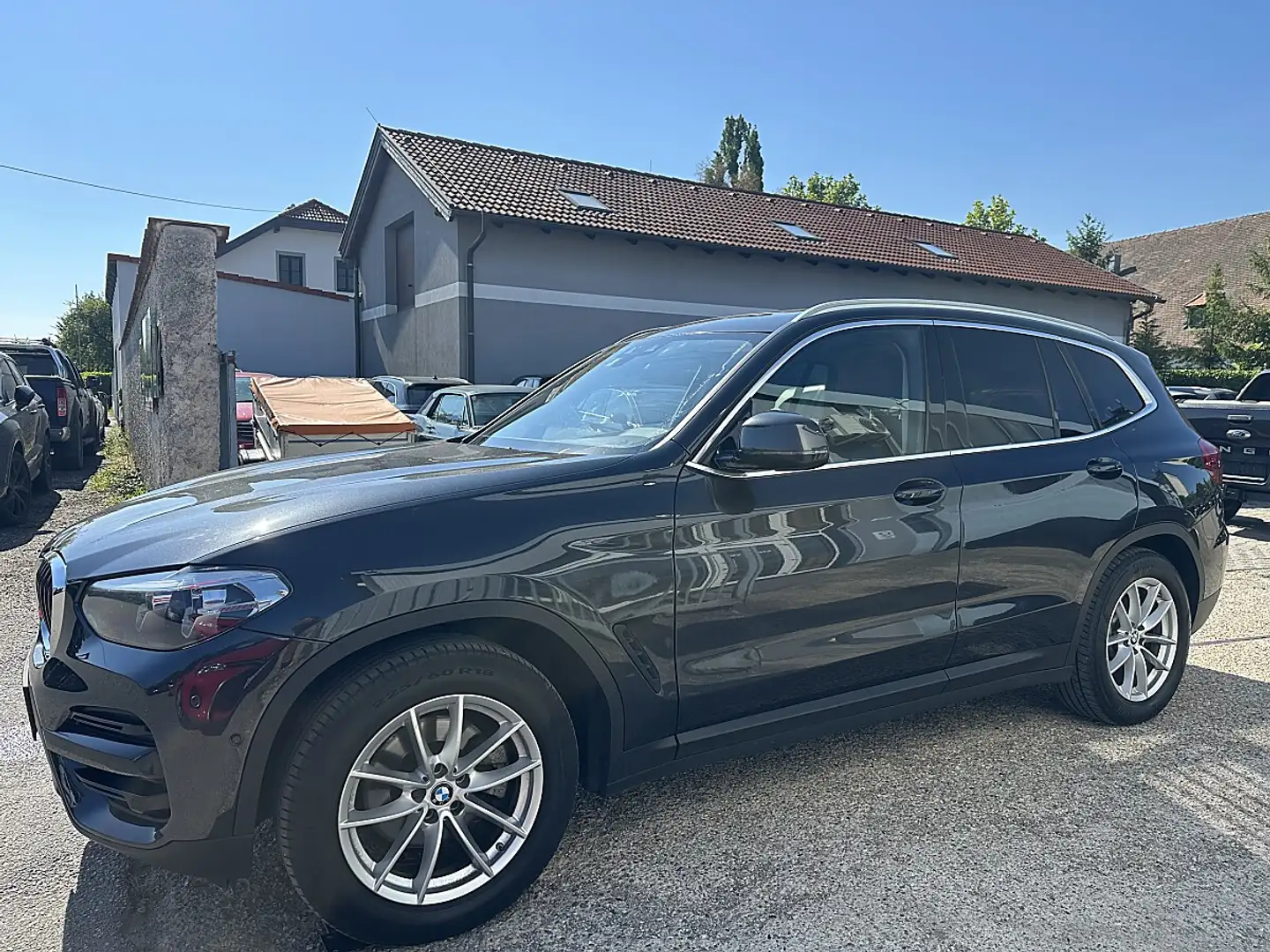 BMW X3 xDrive 20d Advantage Aut. Schwarz - 2