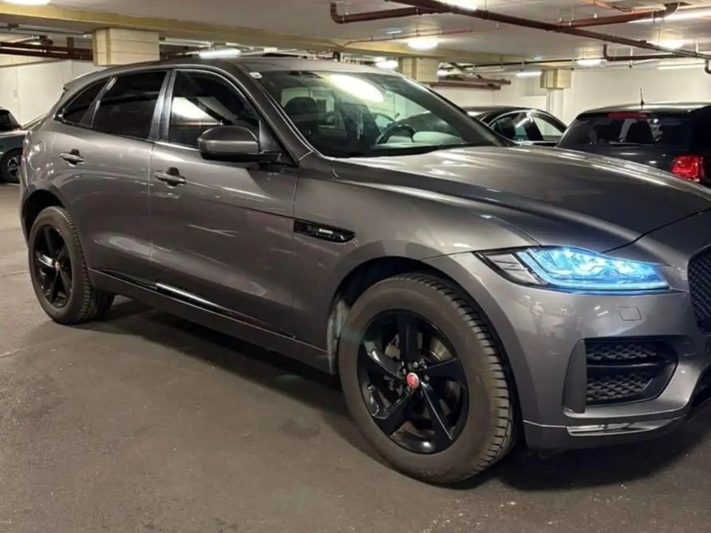 Jaguar F-Pace F-Pace 20d AWD R-Sport Aut. R-Sport Grau - 2