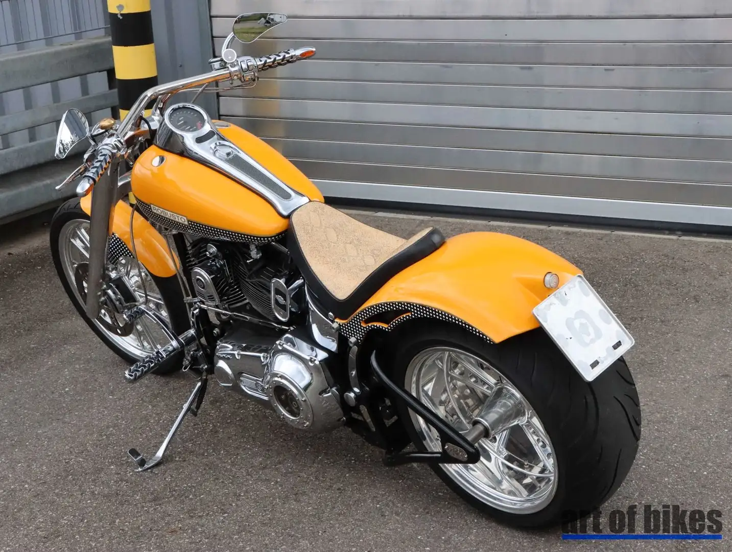 Harley-Davidson Softail Custom| Cohiba Cigars| 300er Reifen Žlutá - 1