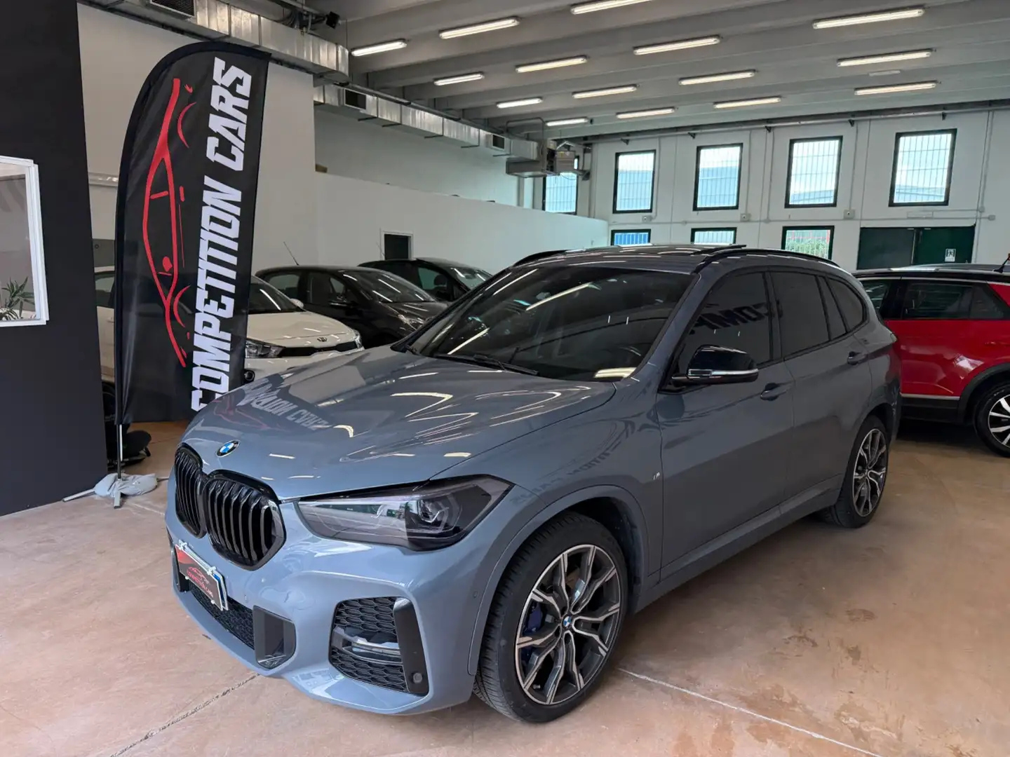 BMW X1 X1 sDrive18d Msport Grau - 2