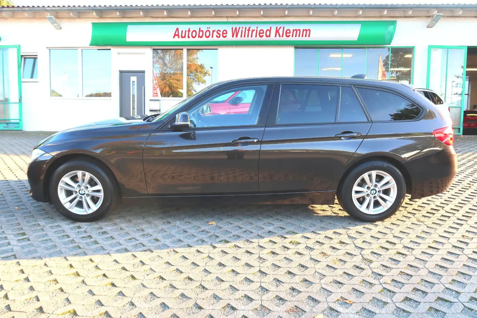 BMW 320 dxDrATour"ACC"HeadUp"LED"Navi"Komfz"Kamera" Grau - 1