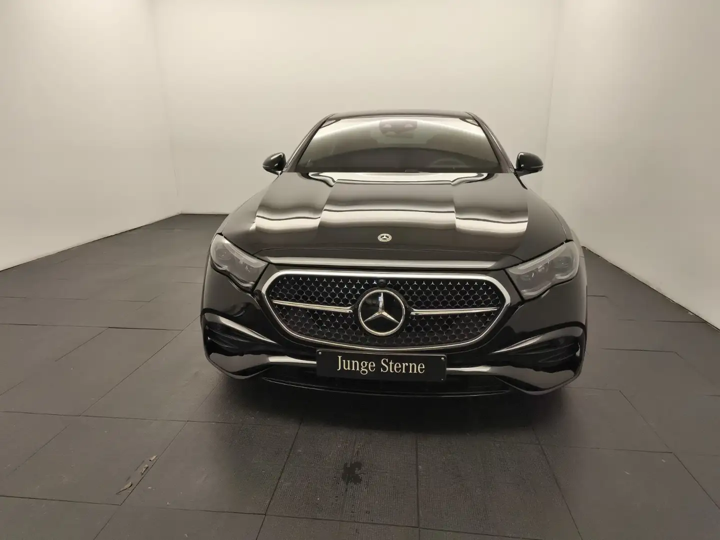 Mercedes-Benz E 200 E 200 AMG Advanced+ Pano Distro SuperScreen Burm Schwarz - 2