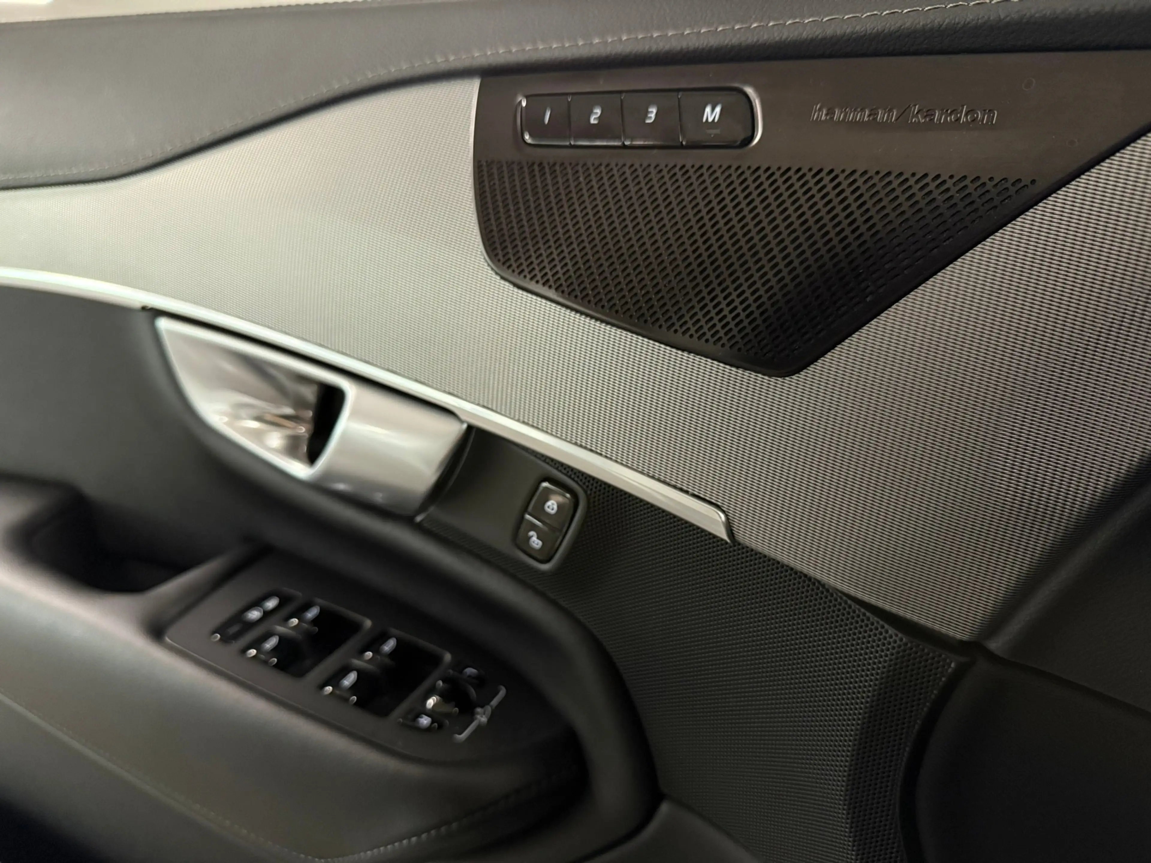 Volvo XC90 T8 AWD Recharge Plus Dark | 360 Camera | Harman Ka — photo 34