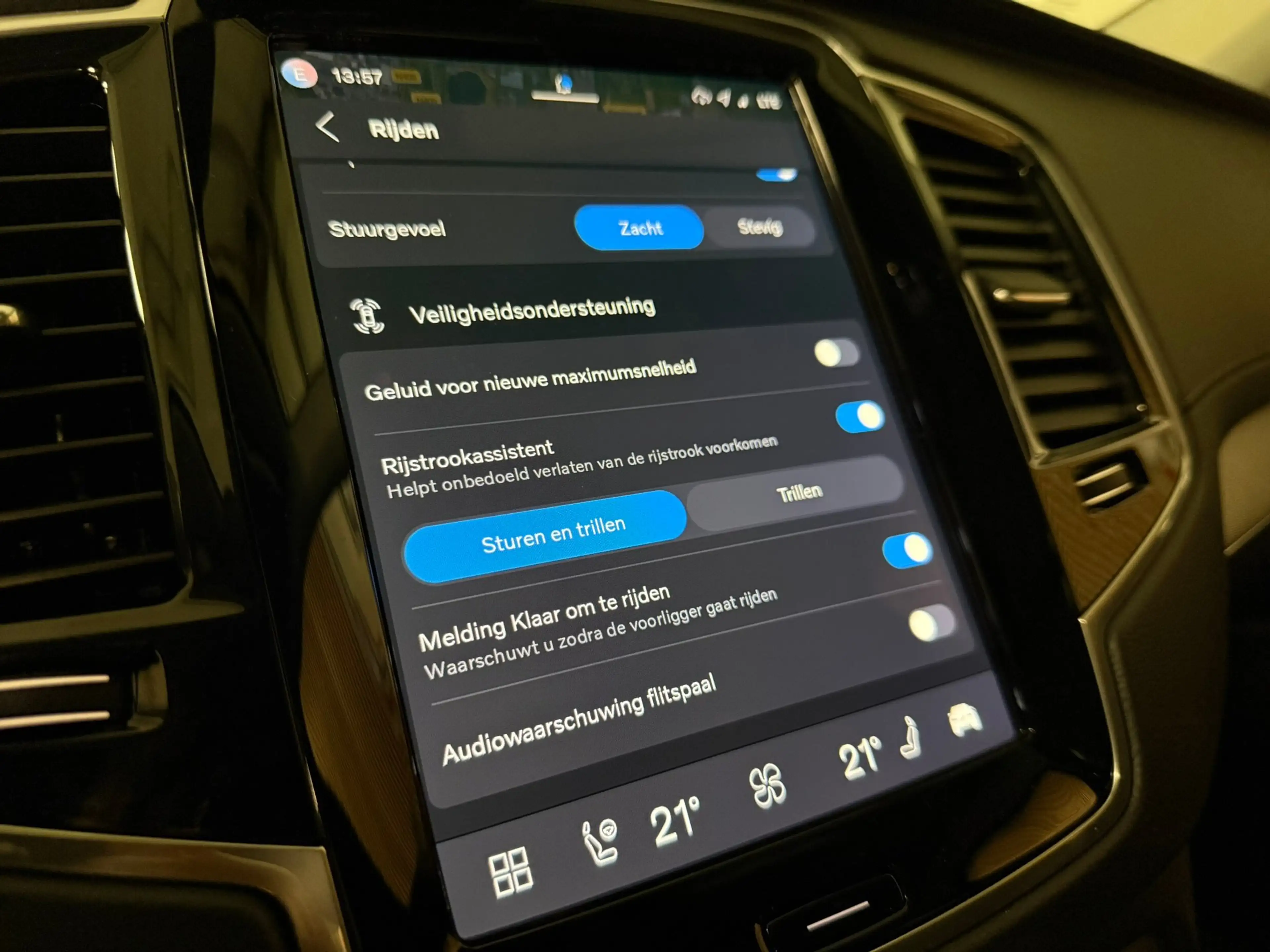 Volvo XC90 T8 AWD Recharge Plus Dark | 360 Camera | Harman Ka — photo 22
