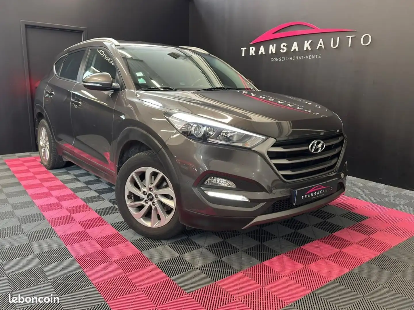 Hyundai TUCSON 2.0 CRDi 136ch 2WD Executive RÉVISION À JOUR Grijs - 1