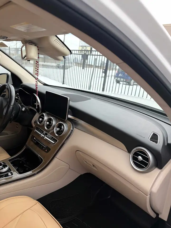 Mercedes-Benz GLC снимка Mercedes-Benz GLC