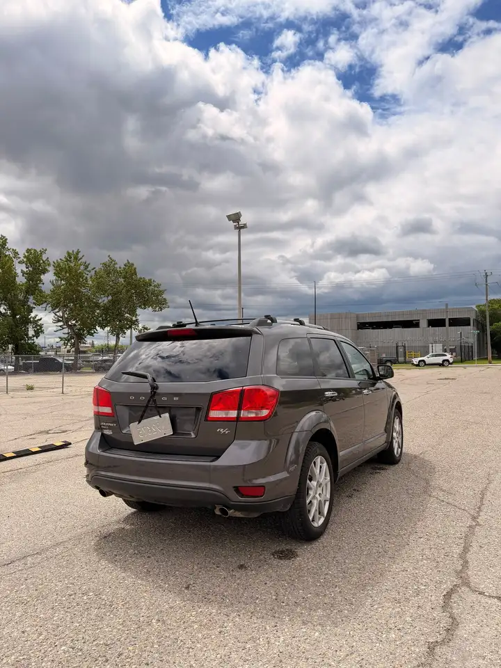 Dodge Journey снимка Dodge Journey