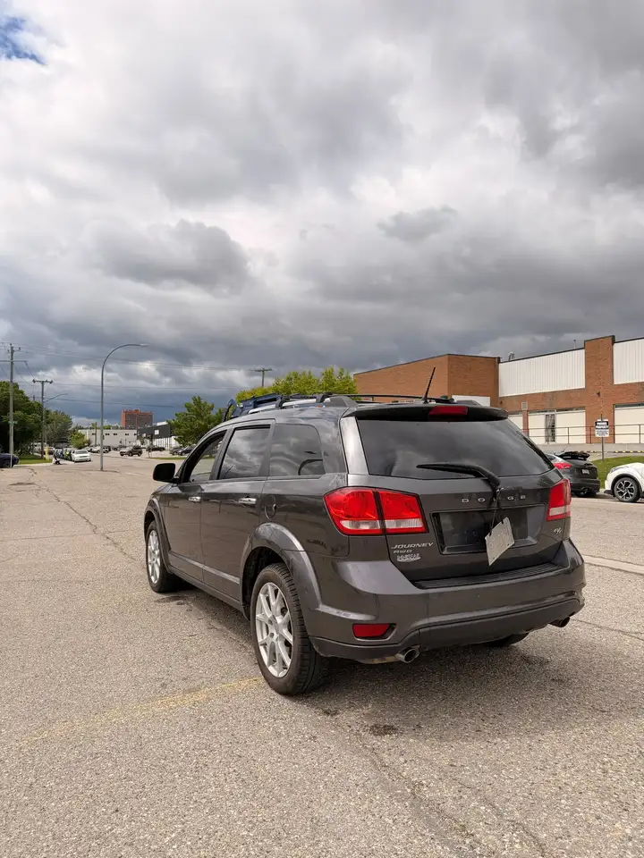 Dodge Journey снимка Dodge Journey