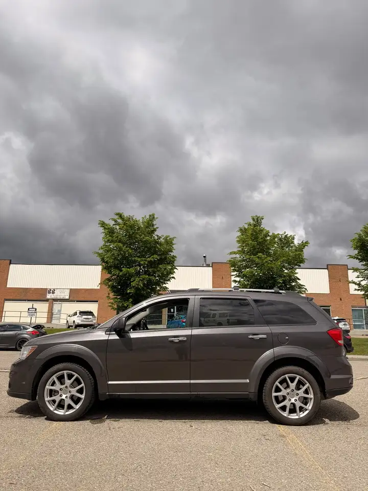 Dodge Journey снимка Dodge Journey