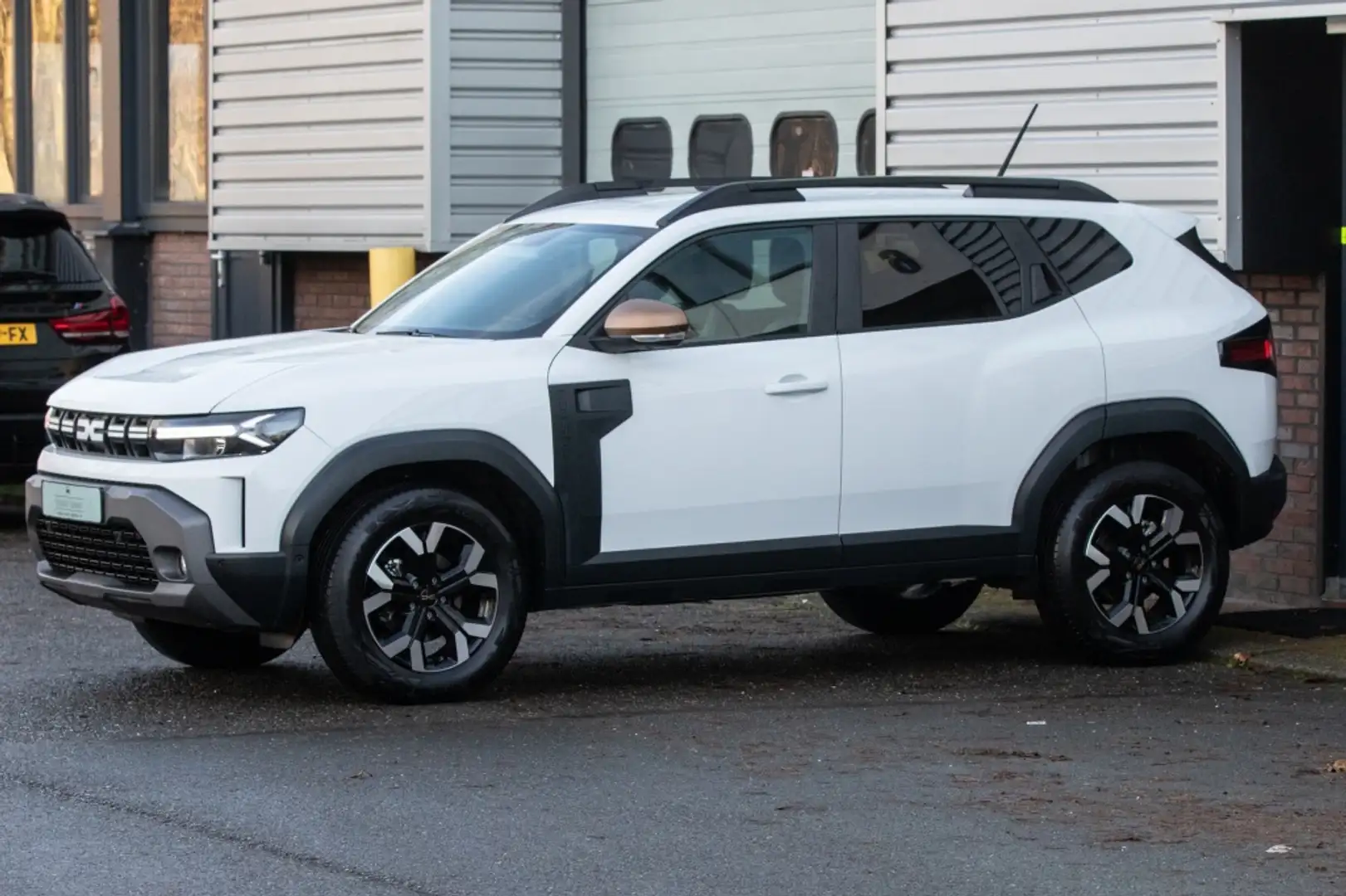 Dacia Duster III Hybrid 140 Extreme Weiß - 2