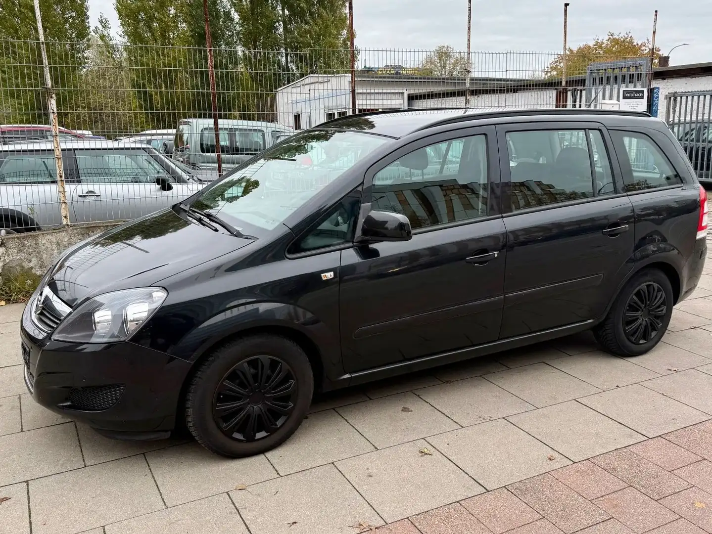 Opel Zafira B Family / TÜV NEU Schwarz - 2