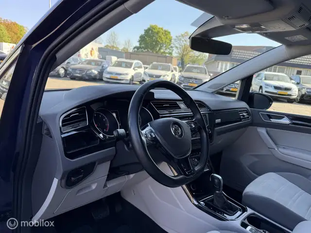 Volkswagen Touran view 11
