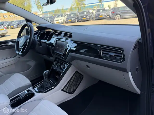 Volkswagen Touran view 13