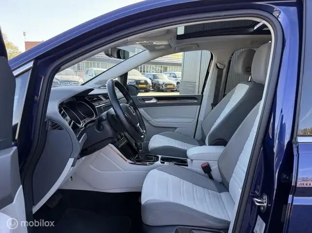 Volkswagen Touran view 10