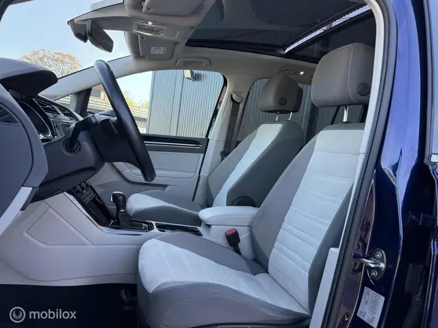 Volkswagen Touran view 4