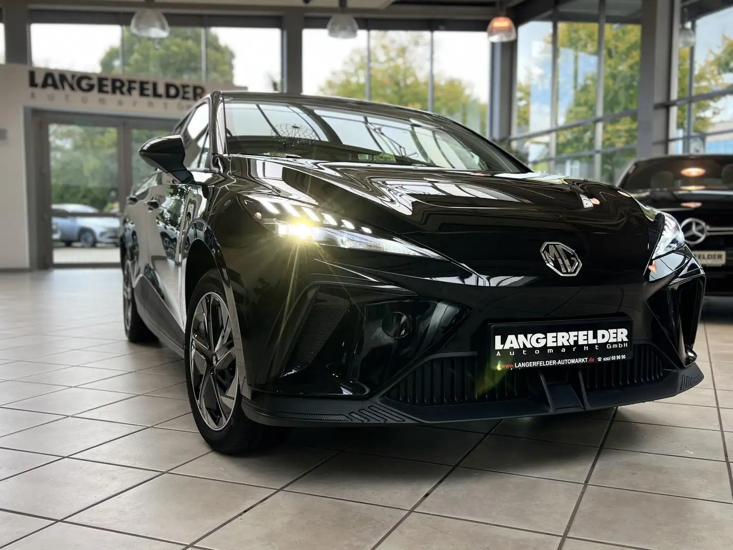 MG MG4 MG4 49kWh*ACC*SPUR*LED*NAV*CARPLAY*7J GARANTIE* Zwart - 2