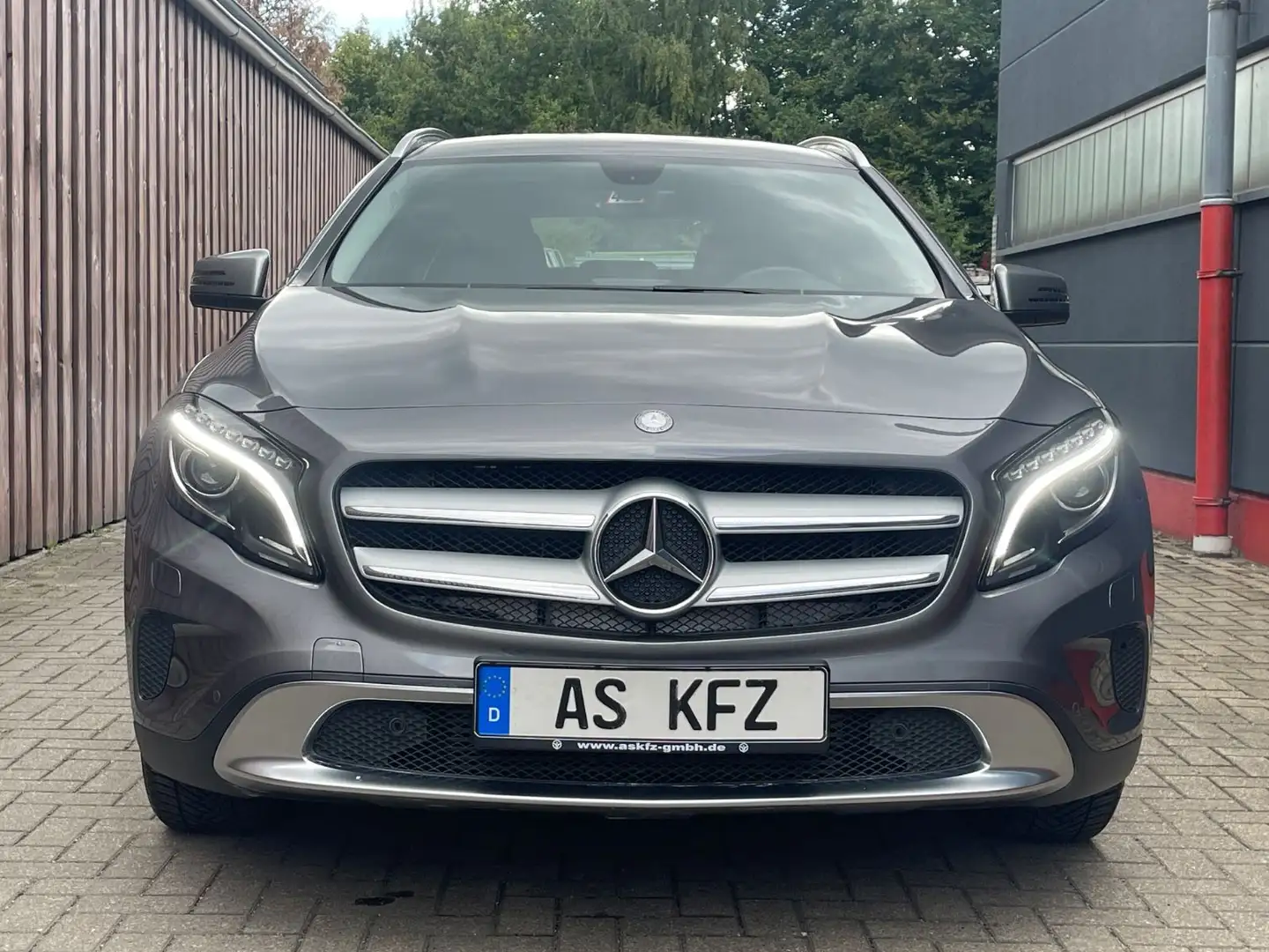Mercedes-Benz GLA 180 1. Hand MERCEDES Scheckheft Gris - 2