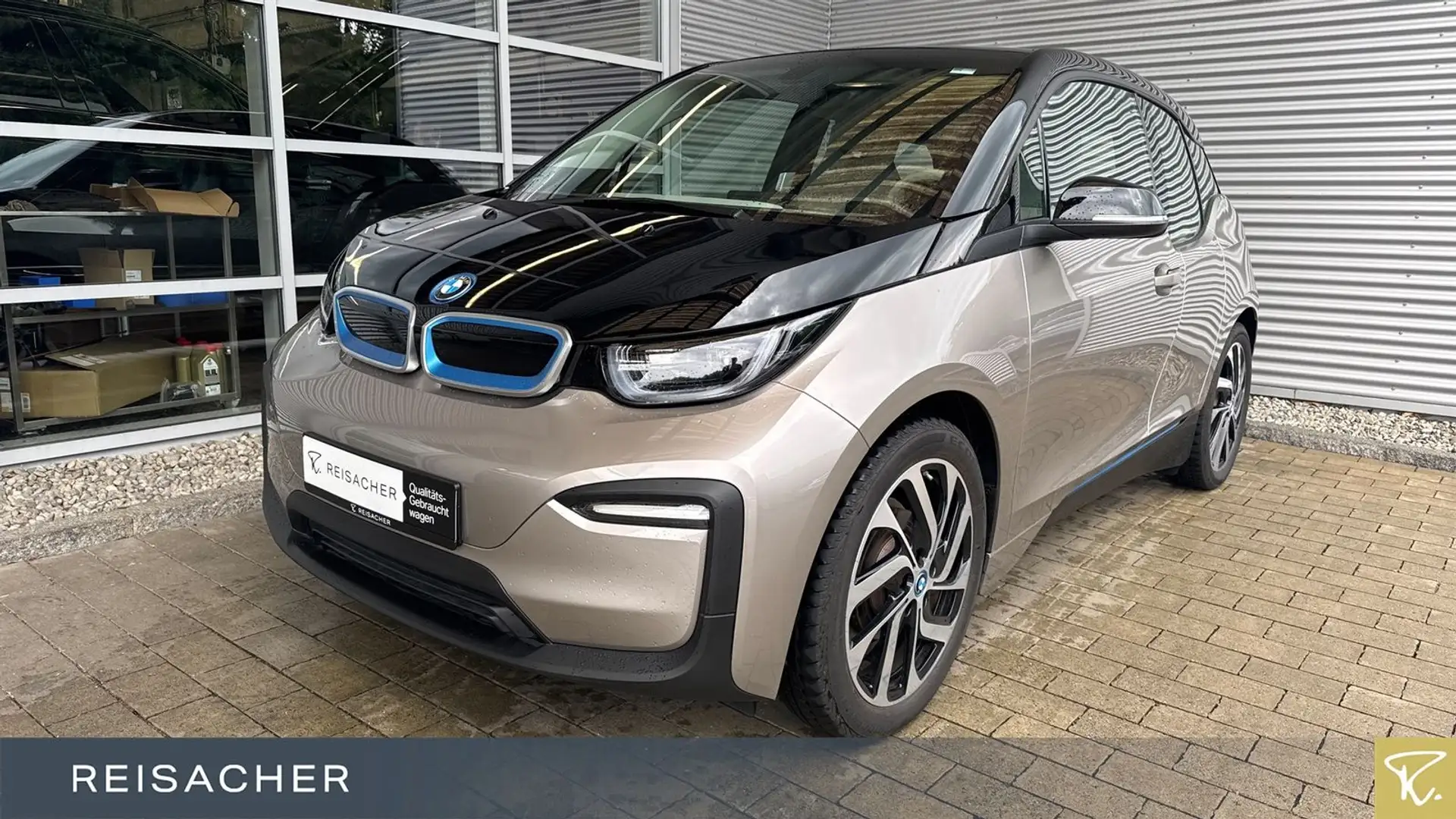 BMW i3 120Ah Navi DAB Tempo 19"LM SHZ Blauw - 1