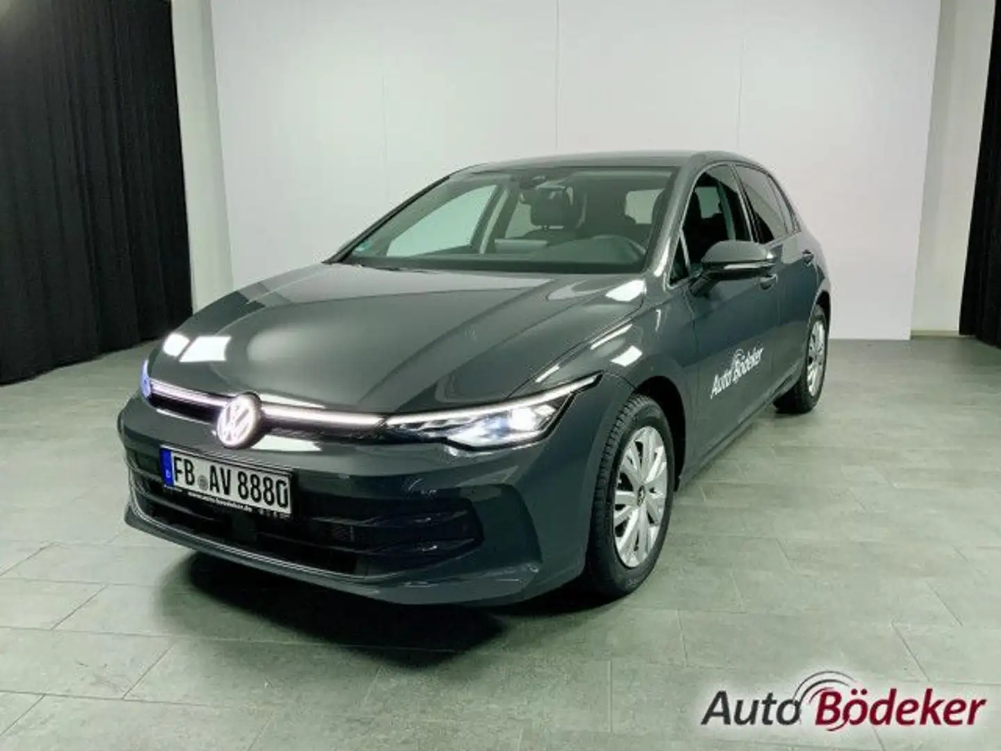 Volkswagen Golf VIII 1.5 TSI Life 6-Gang Bluetooth Navi LED Grau - 2