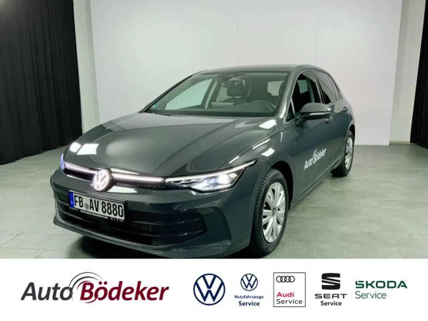 Volkswagen Golf VIII 1.5 TSI Life 6-Gang Bluetooth Navi LED Grau - 1