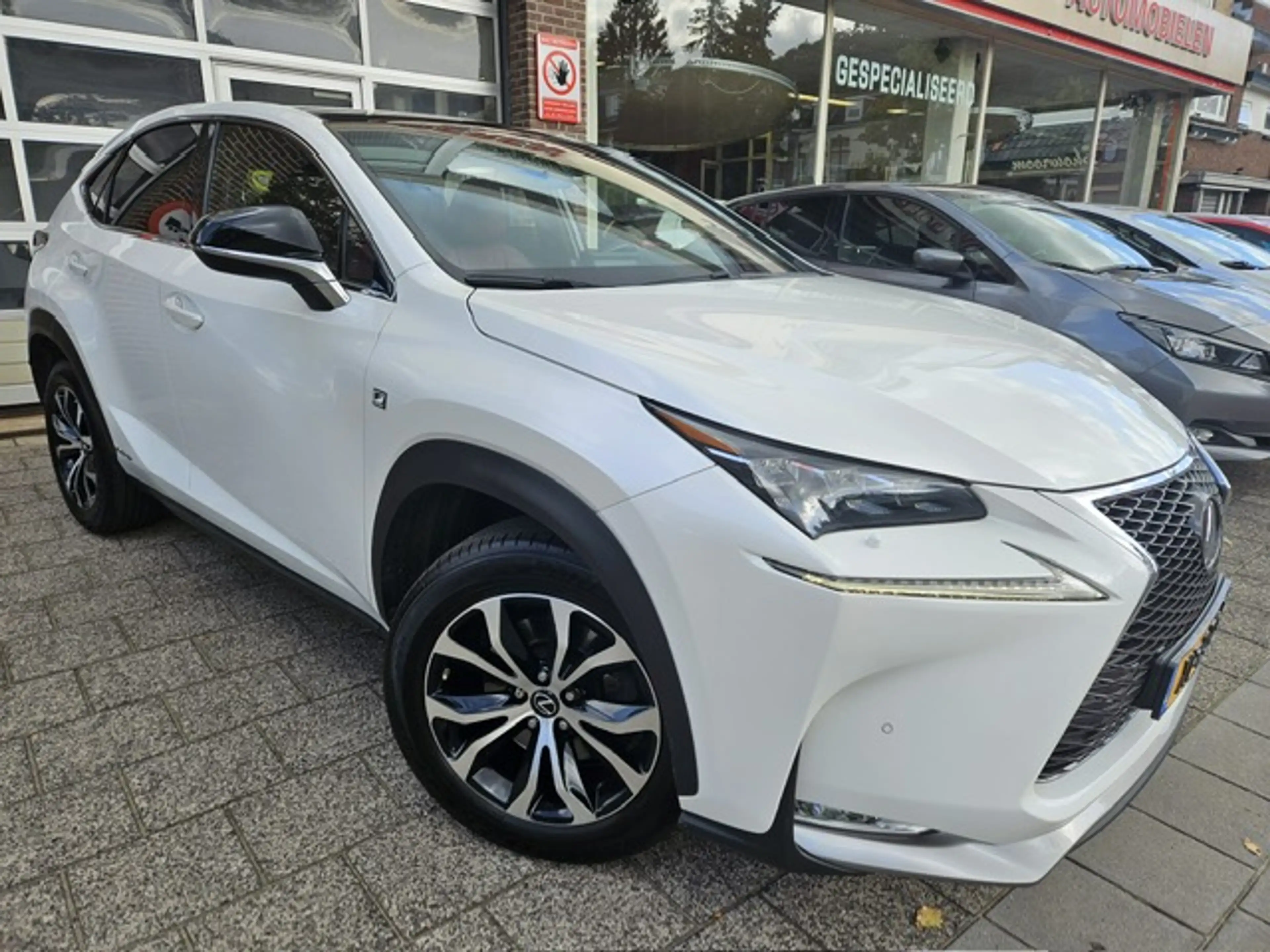 Lexus NX 300h AWD F Sport Line Panorama dak/ Headup display/Mark — photo 2