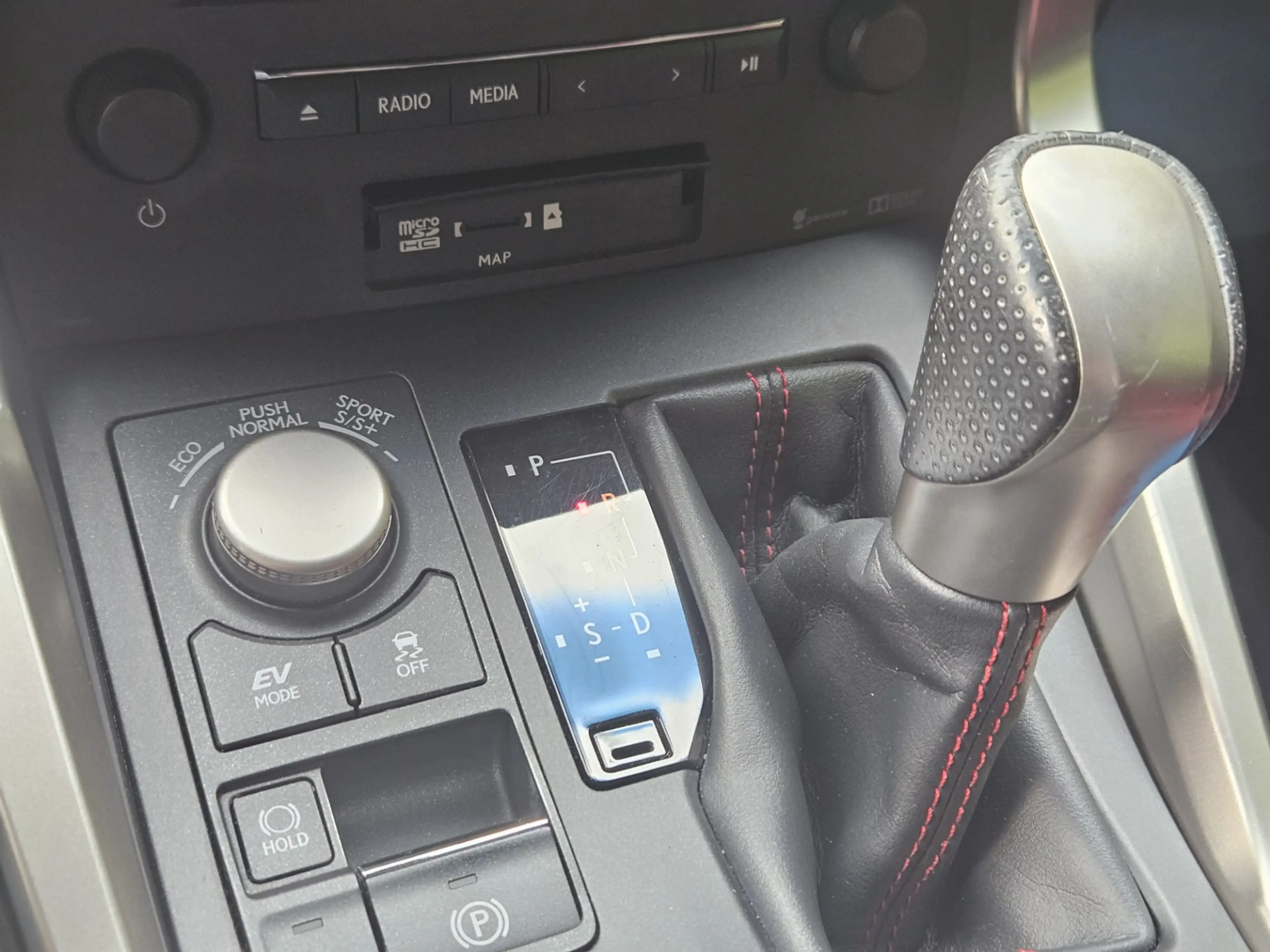 Lexus NX 300h AWD F Sport Line Panorama dak/ Headup display/Mark — photo 24