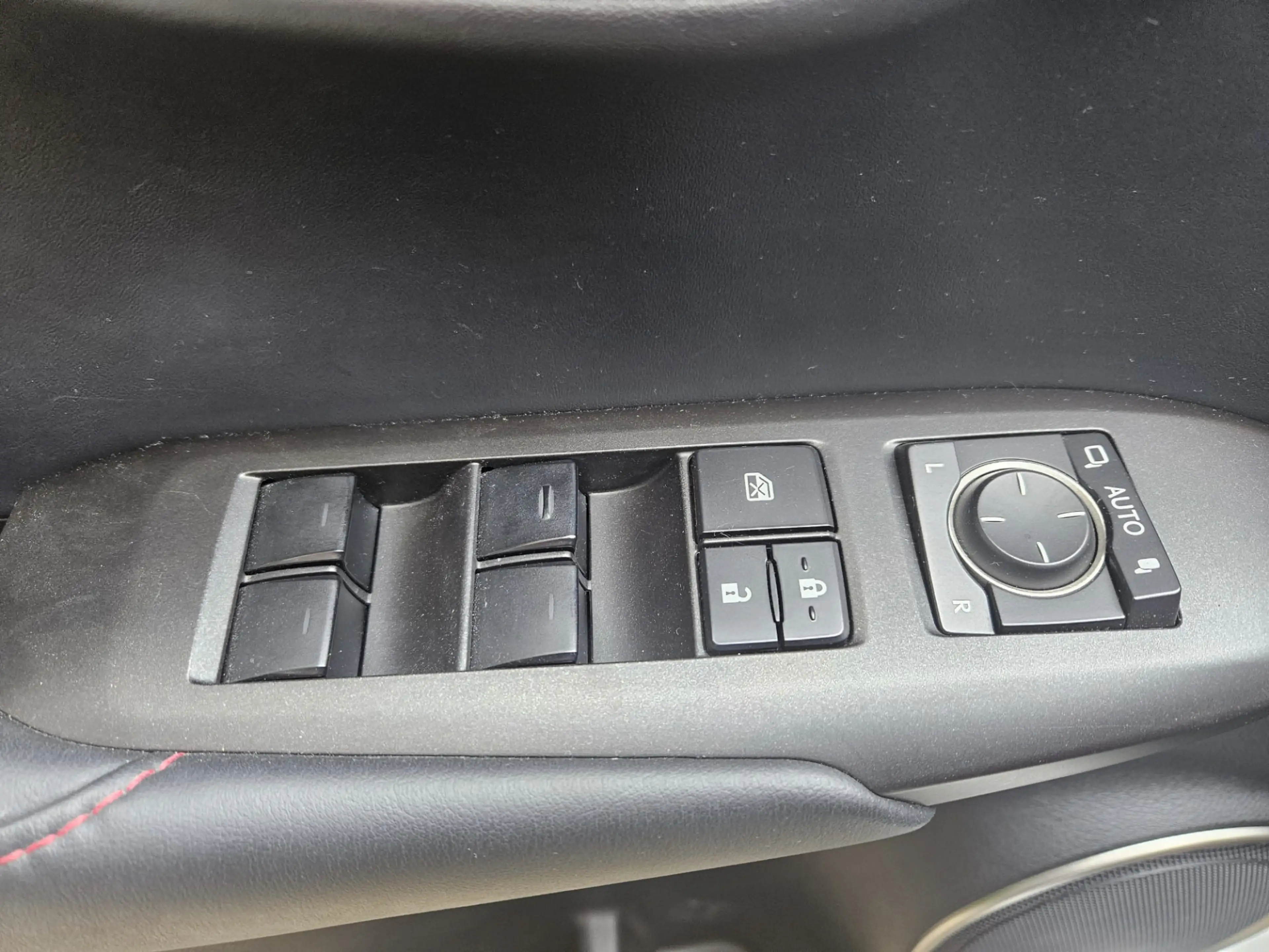 Lexus NX 300h AWD F Sport Line Panorama dak/ Headup display/Mark — photo 22