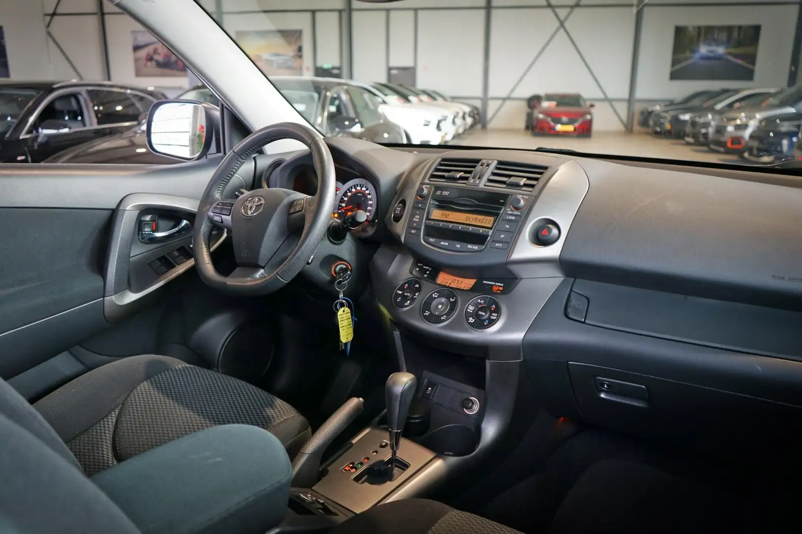 Toyota RAV 4 2.0 VVTi Dynamic | AUTOMAAT | TREKHAAK | CLIMA Grijs - 2