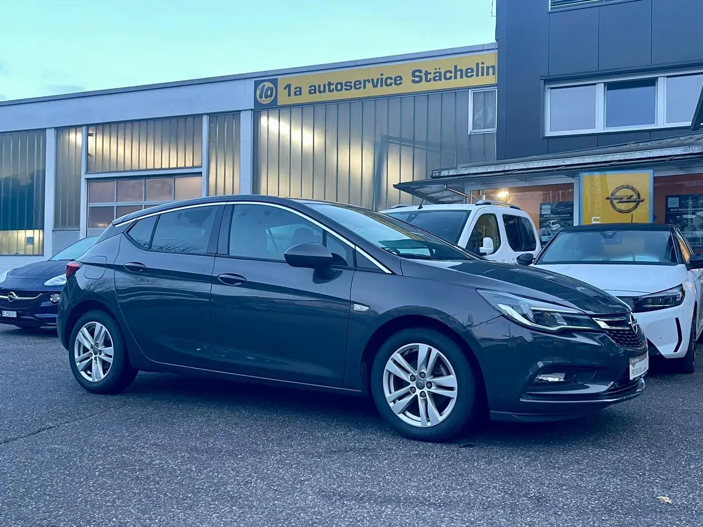 Opel Astra K 1.4T Dynamic,S&LHZ,AGR,NAVI,RKAM,DAB,ALU Gris - 1