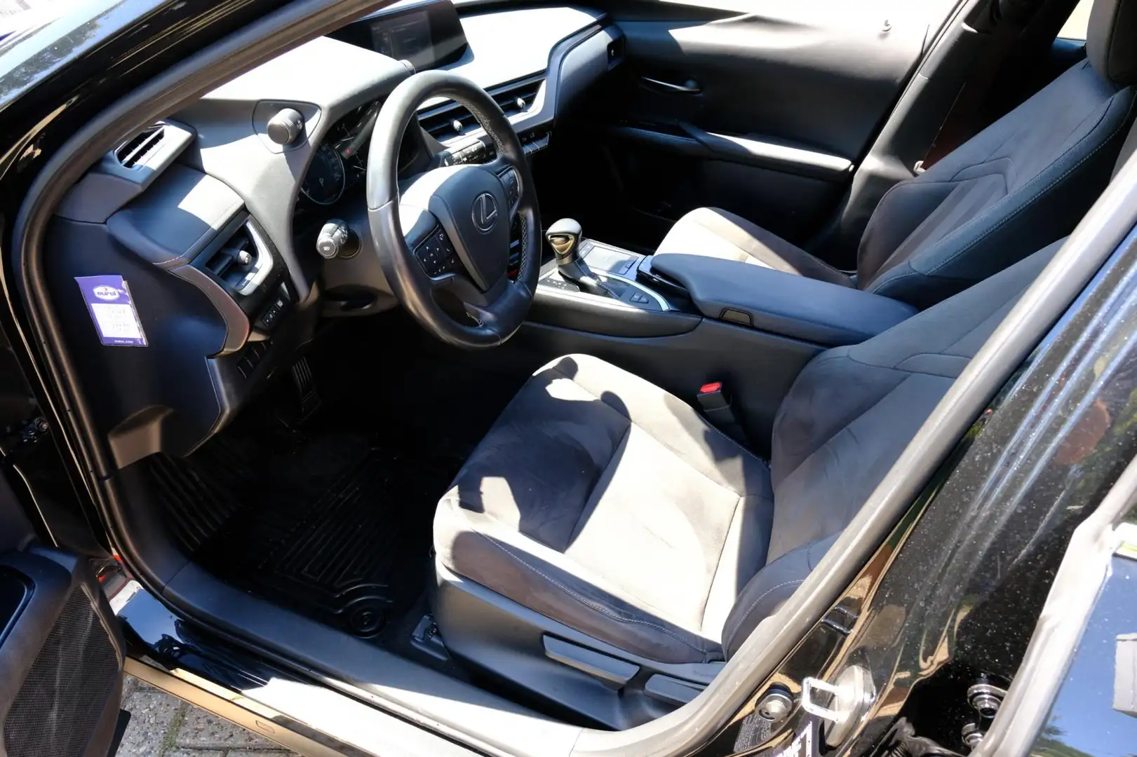 Lexus UX 250h Business Line Clima|PDC|LMV|Alcantara Zwart - 2