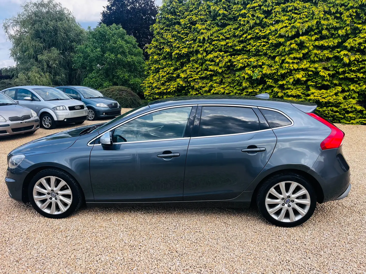 Volvo V40 2.0 D3 Summum R-Design 150 CV FULL OPTIONS Grijs - 2