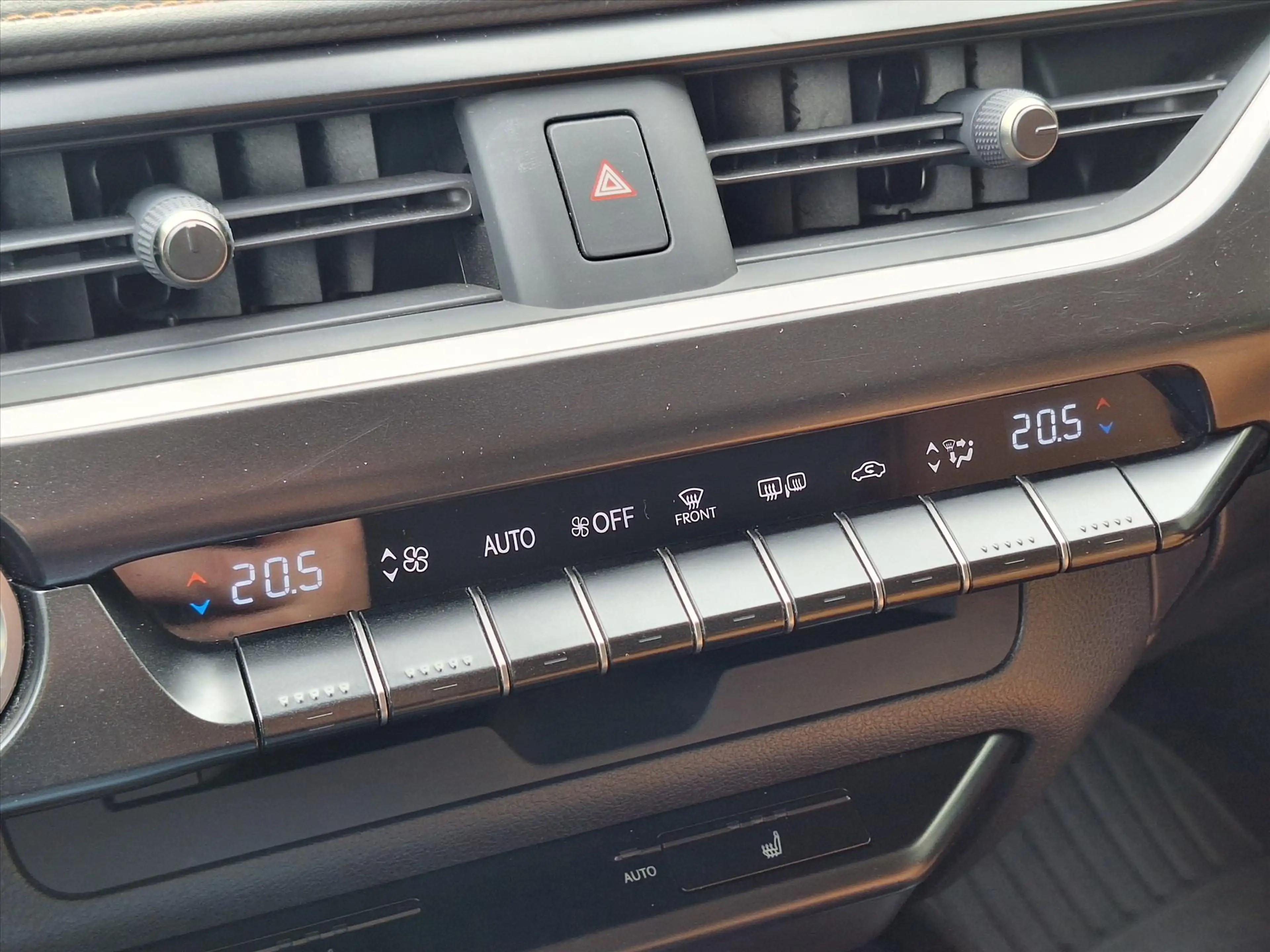 Lexus UX 250h AWD Luxury Line | 4X4, Leer, Stoelverwarming, Navi — photo 17