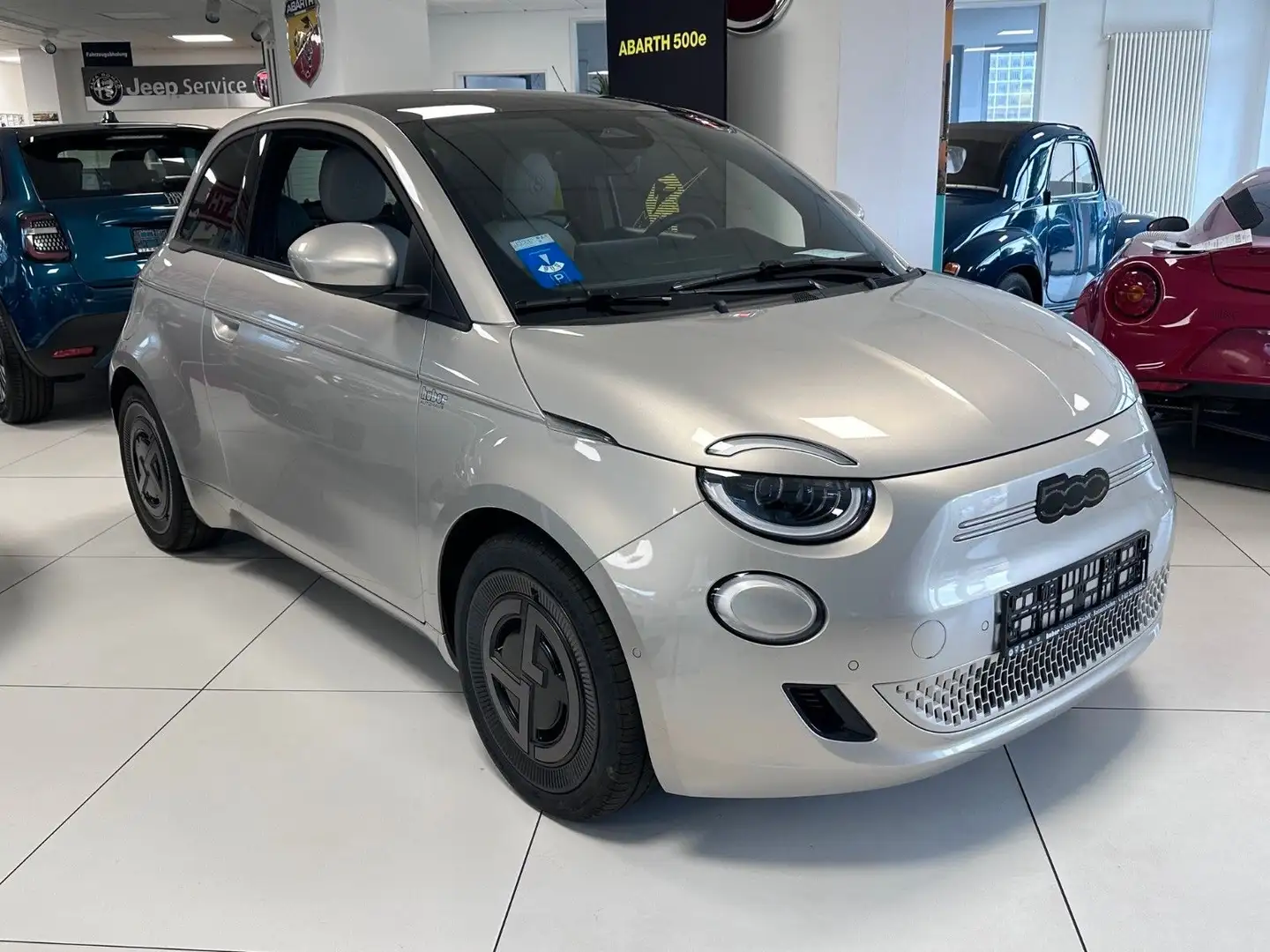 Fiat 500e Giorgio Armani Collector´s Edition Grau - 2