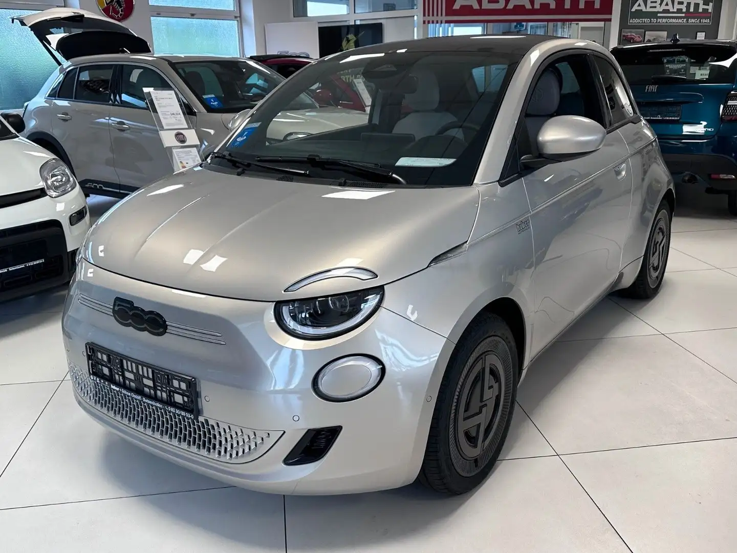 Fiat 500e Giorgio Armani Collector´s Edition Grau - 1