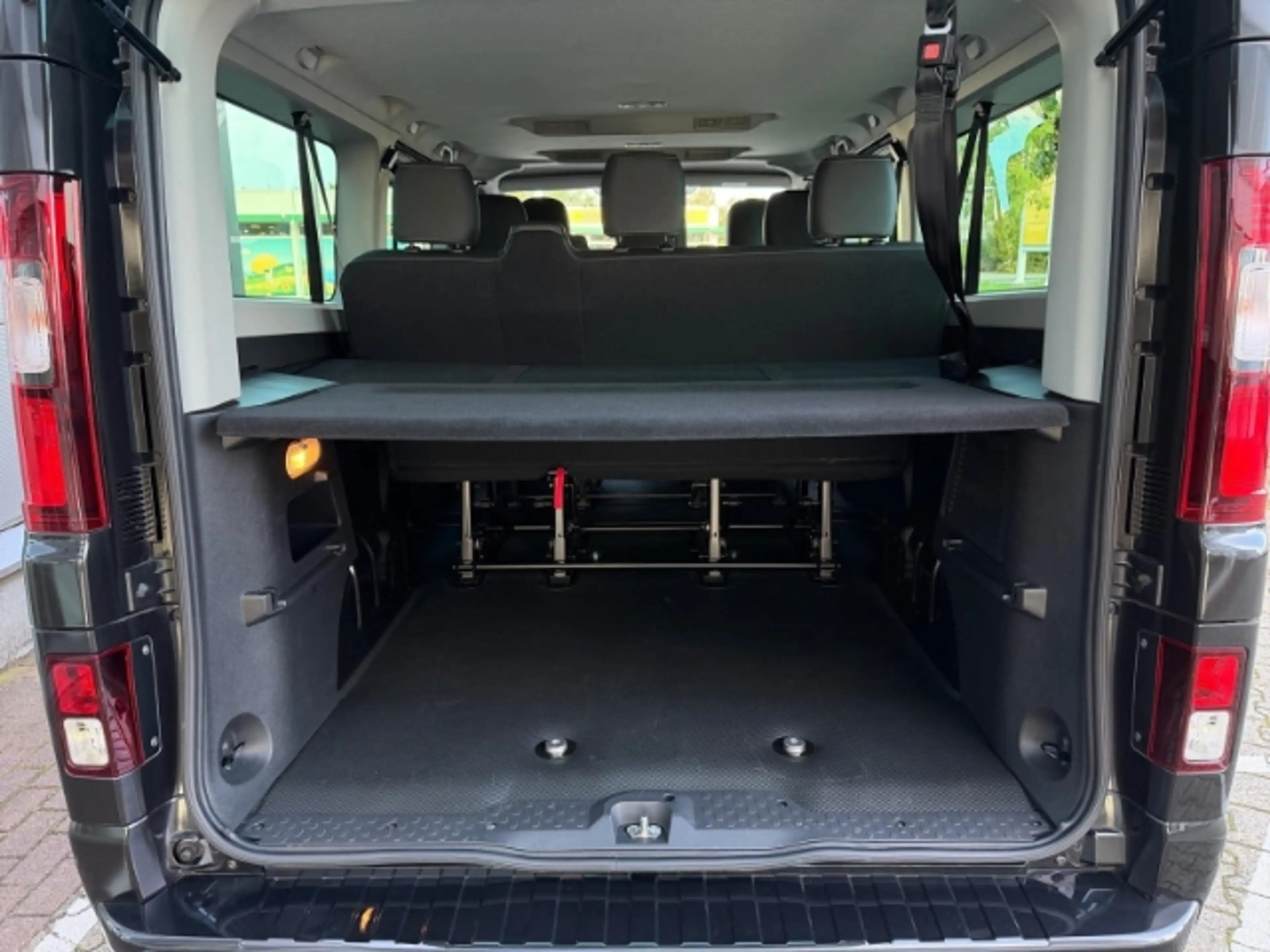 Renault Trafic L2H1 3,0t BLUE 150 EU6e Combi Grand Evolution Blue — photo 12