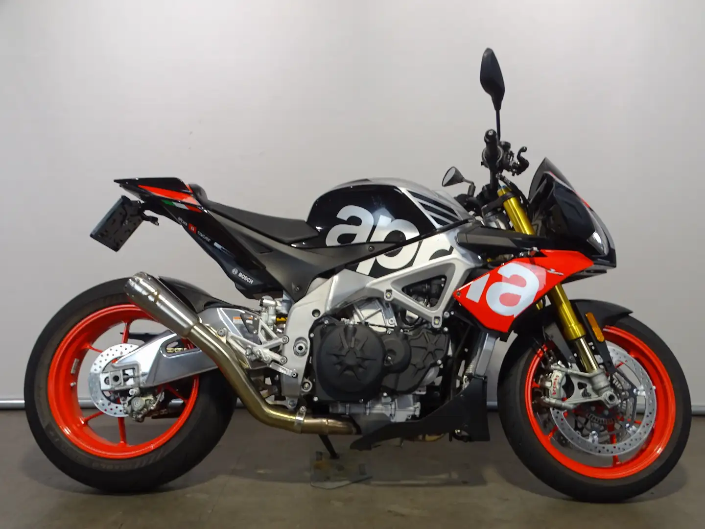 Aprilia Tuono V4 1100 FACT SUPERPOLE Noir - 1