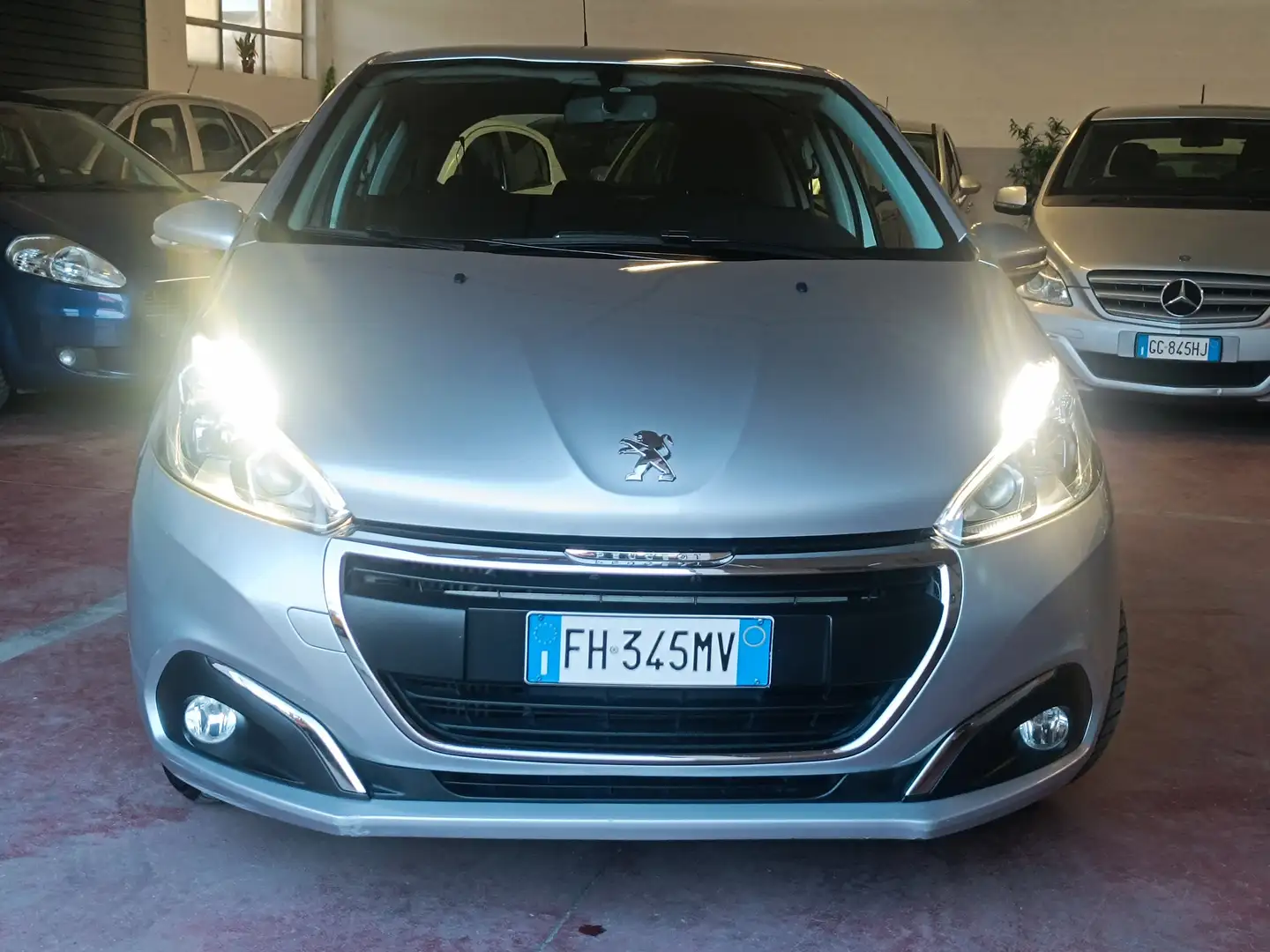 Peugeot 208 208 5p 1.6 bluehdi Allure 75cv Grigio - 2