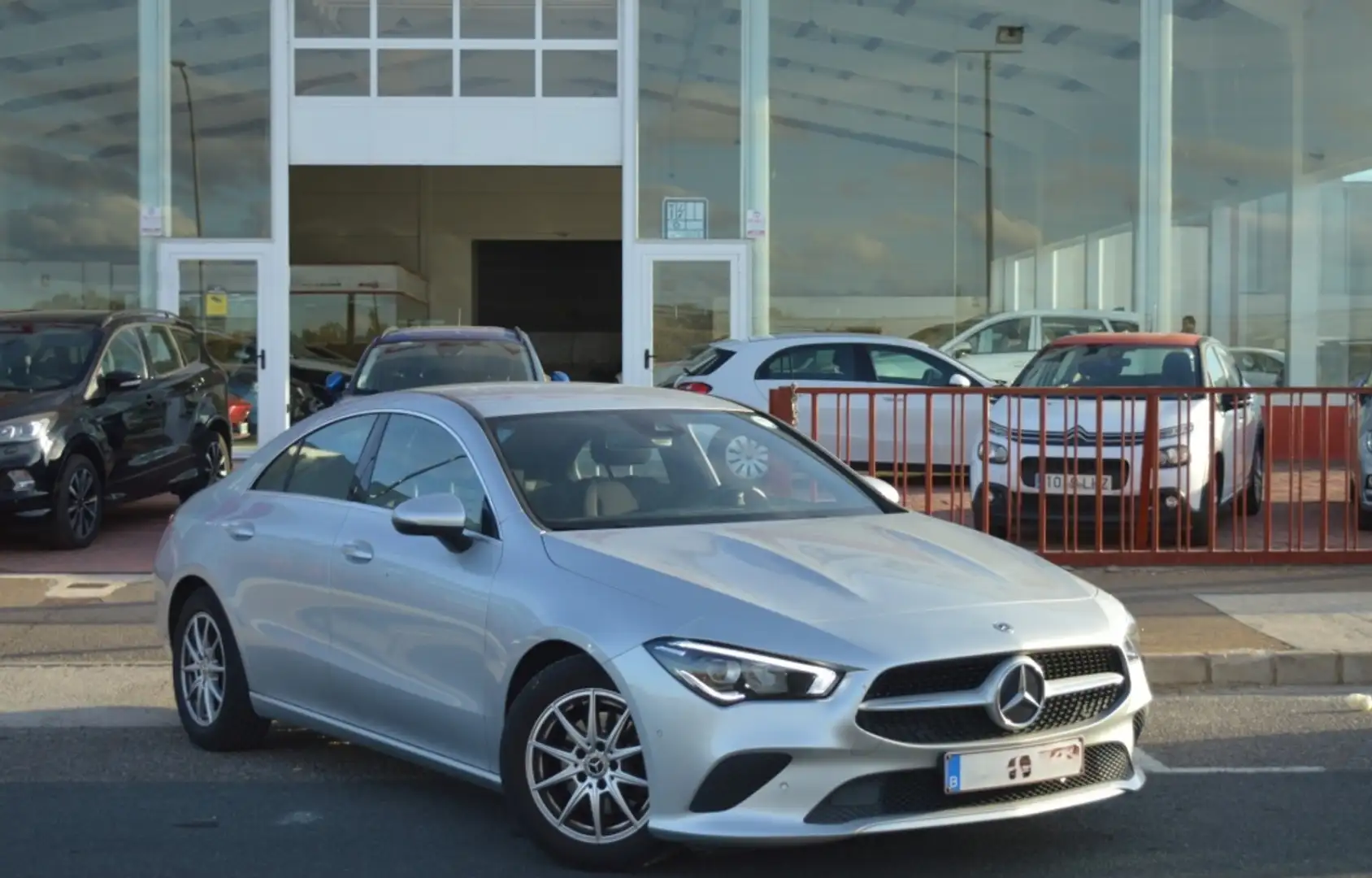 Mercedes-Benz CLA 180 Gris - 2