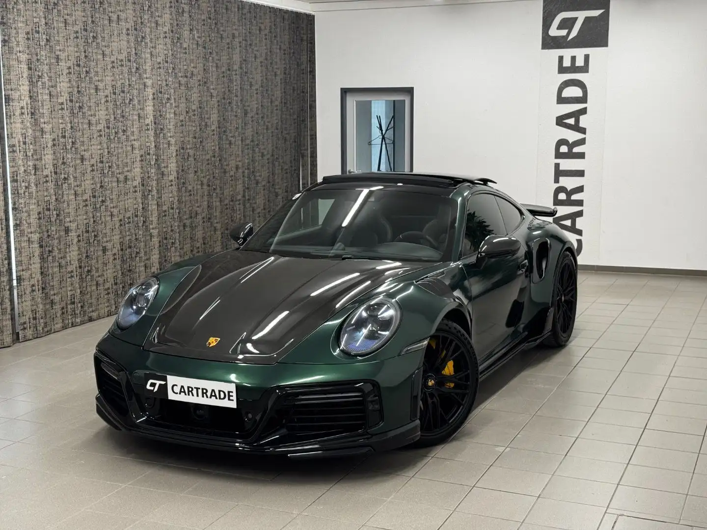 Porsche 911 Turbo S 992 Grün - 2