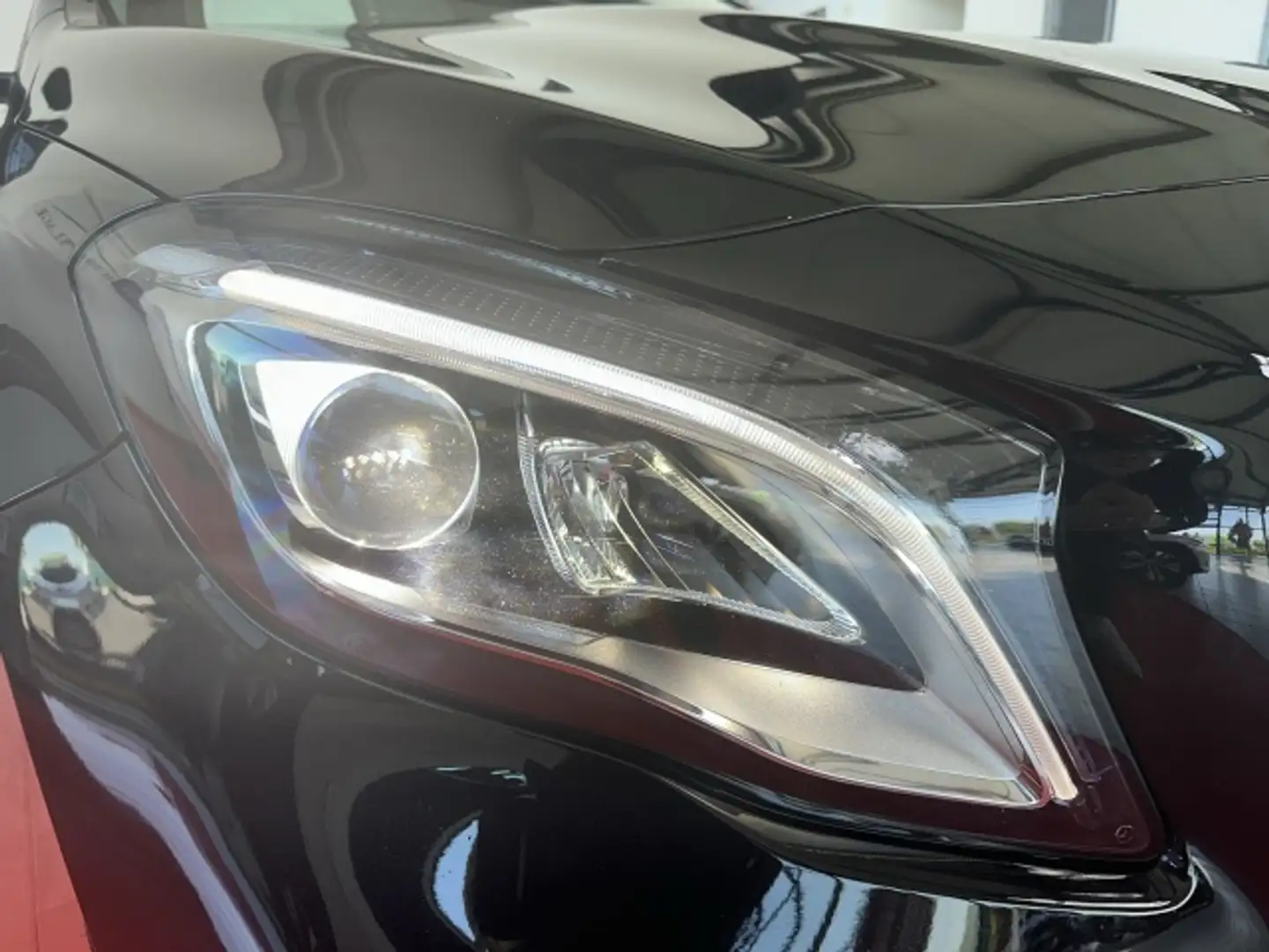 Mercedes-Benz GLA 250 GLA 250 Urban AUTOMATIK+LED+PANORAMAD+KAMERA Klima Schwarz - 2