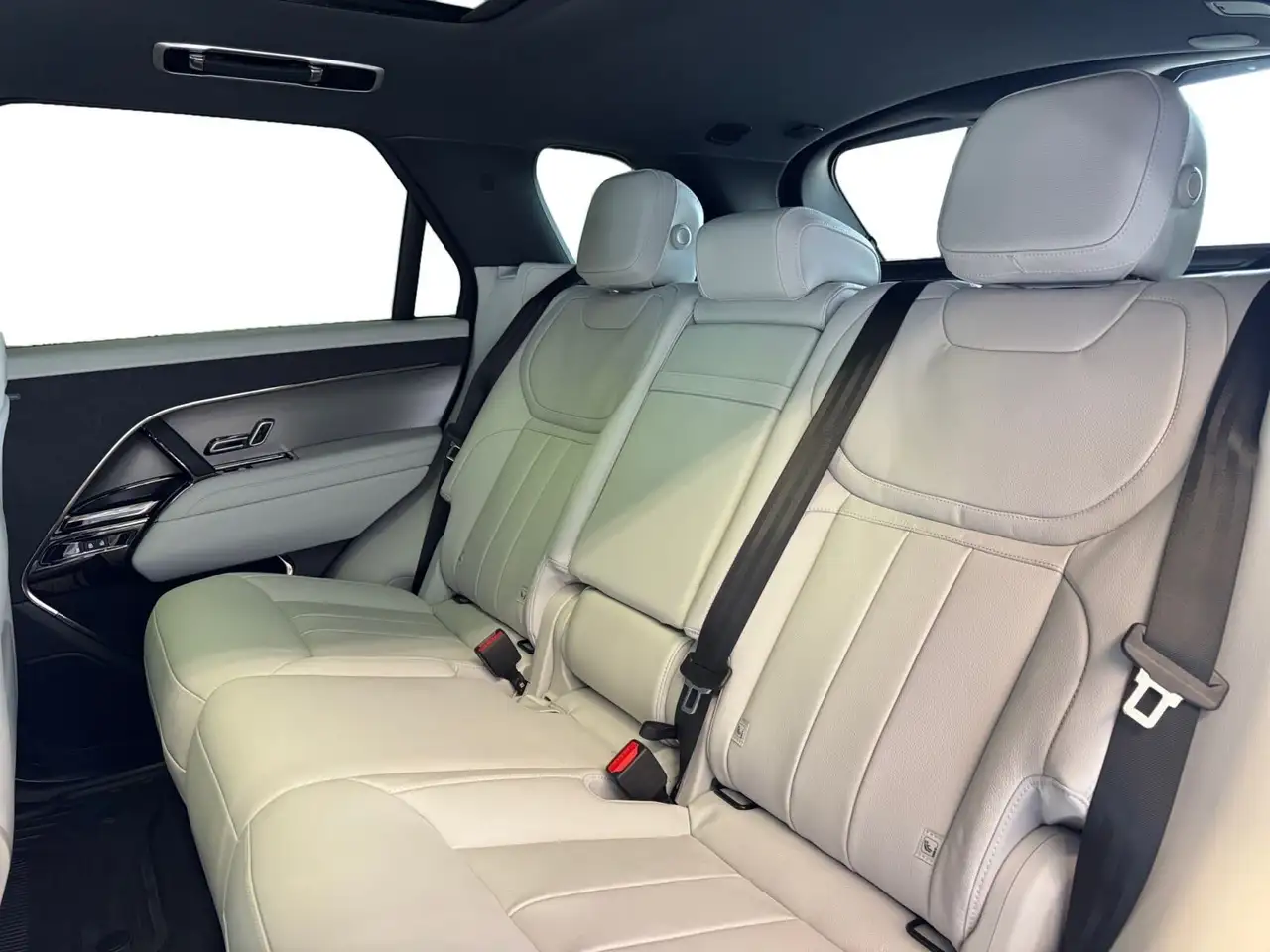 Land Rover Range Rover Sport снимка Land Rover Range Rover Sport