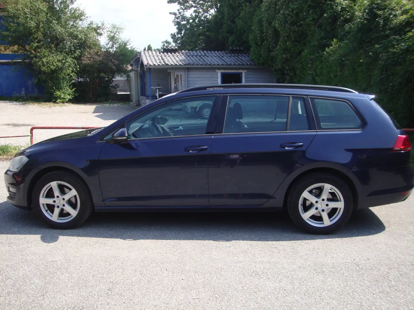 Volkswagen Golf Variant Trendline BMT Blau - 2