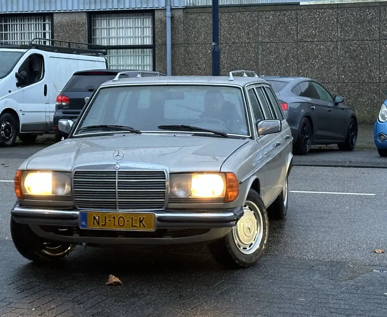 Mercedes-Benz 200 200-280 Beige - 2