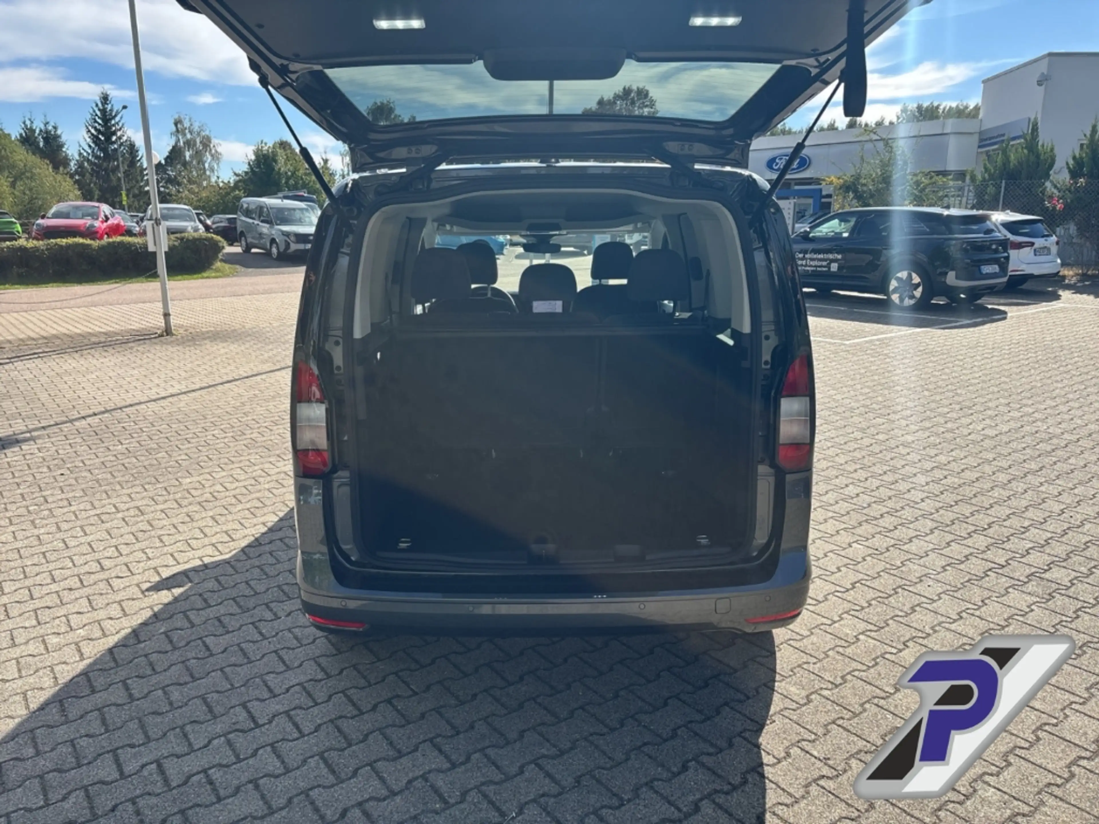 Ford Tourneo Connect Titanium L1 TWA+TEMPOMAT+LM+ Digitales Cockpit ACC — photo 10