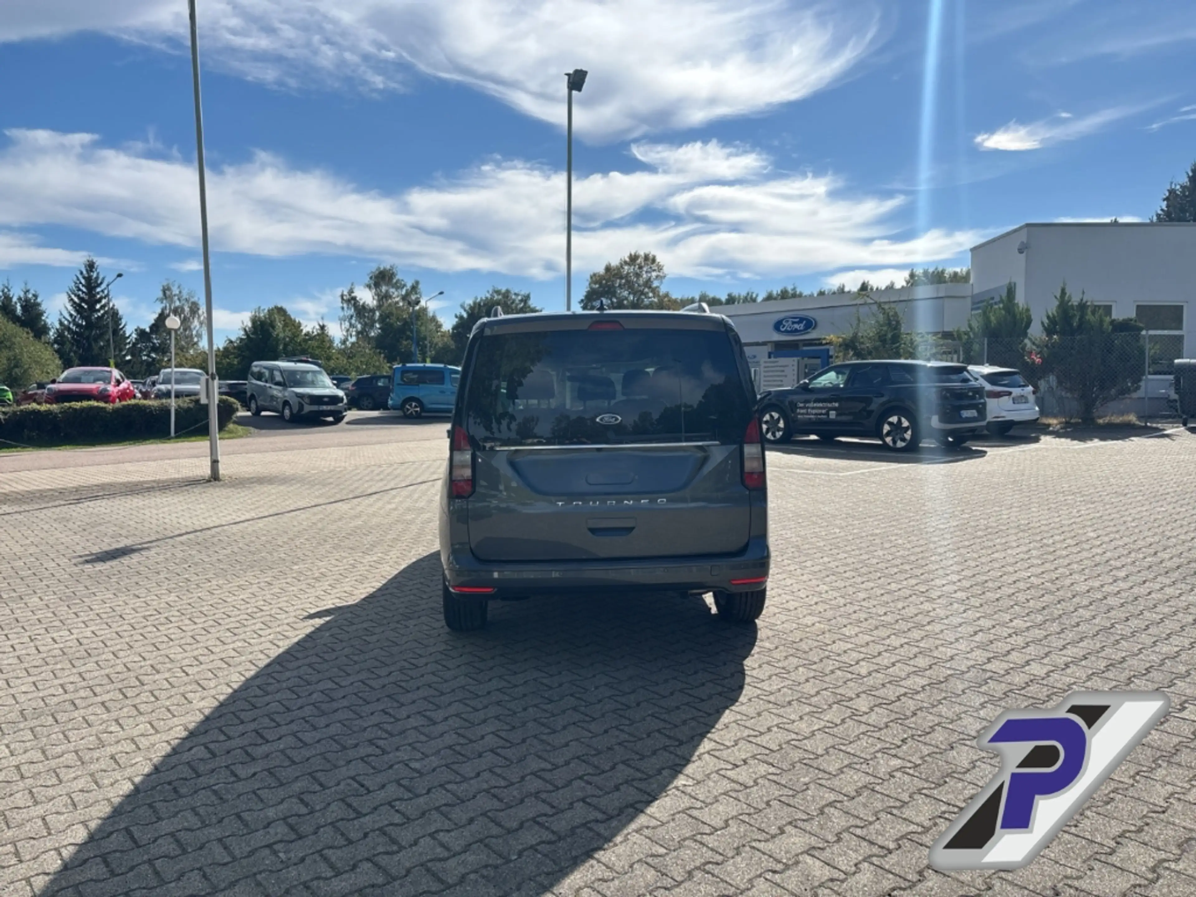 Ford Tourneo Connect Titanium L1 TWA+TEMPOMAT+LM+ Digitales Cockpit ACC — photo 4