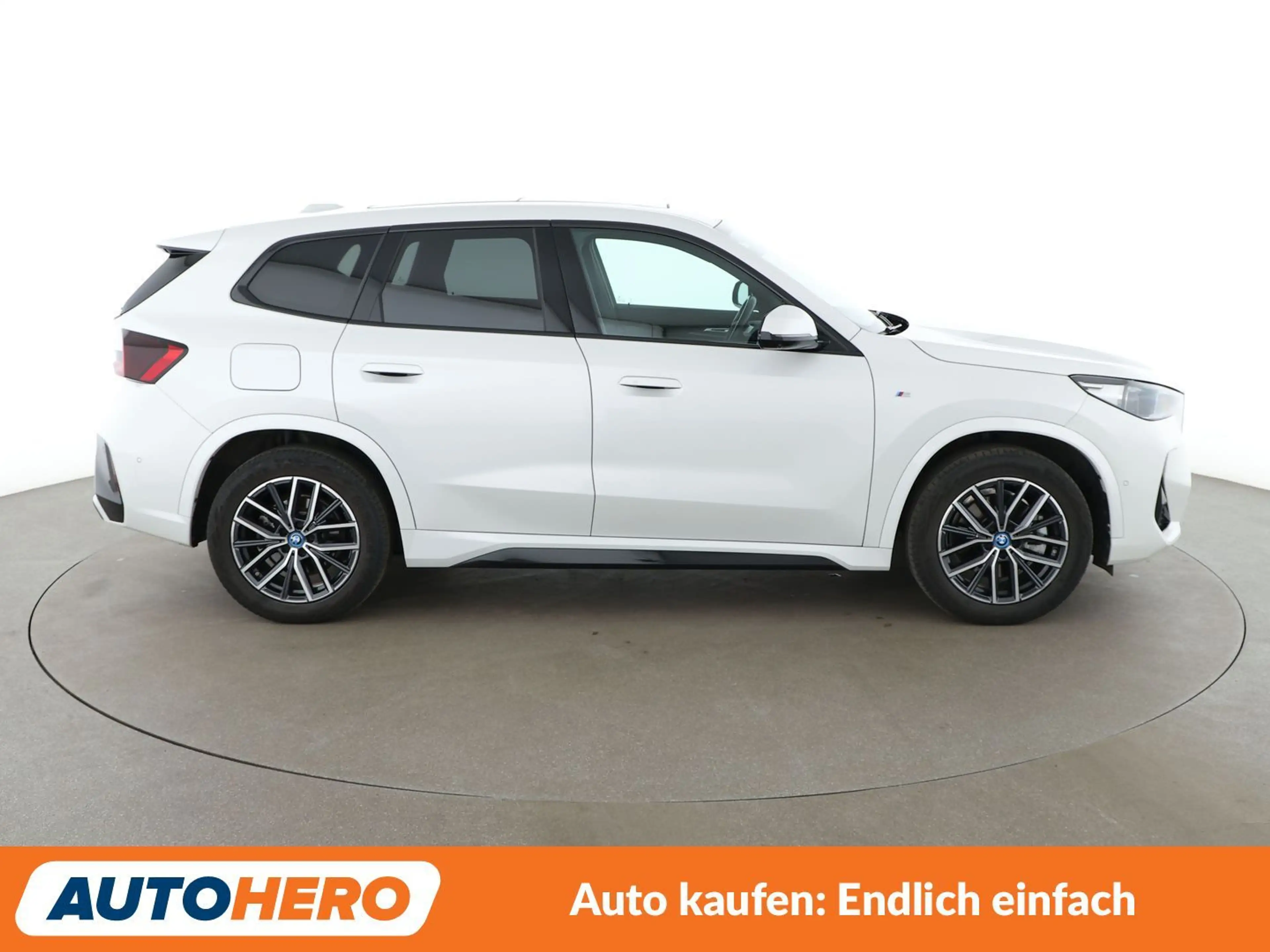 BMW iX1 xDrive 30 M Sport — photo 7